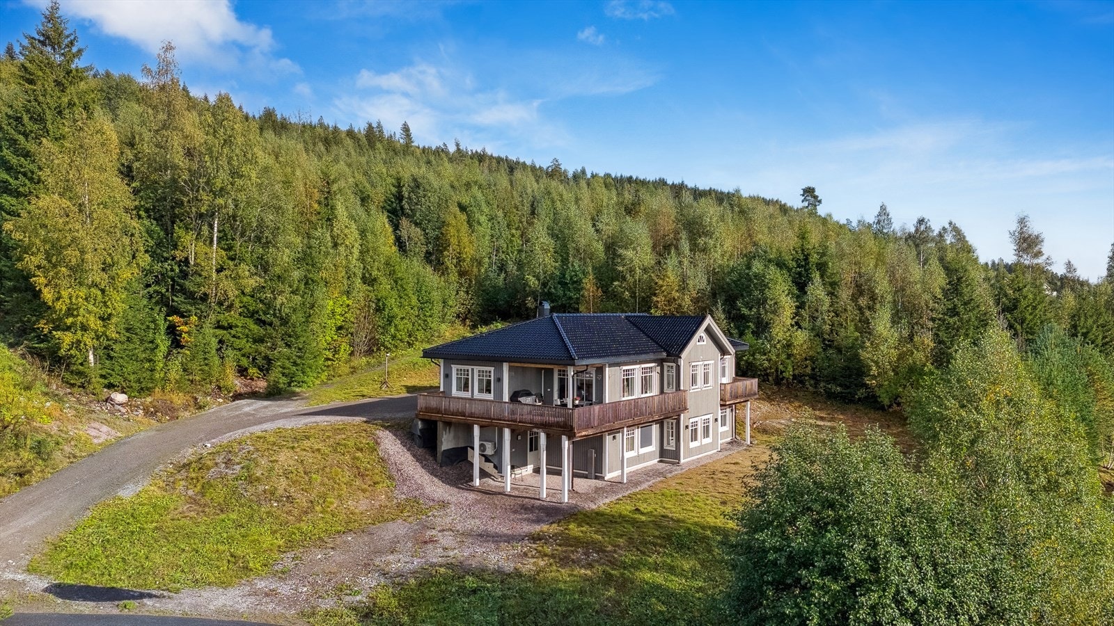 Svært flott beliggenhet i hjørnet av feltet hvor man kan gå rett ut i populære turområder. Galleribilde