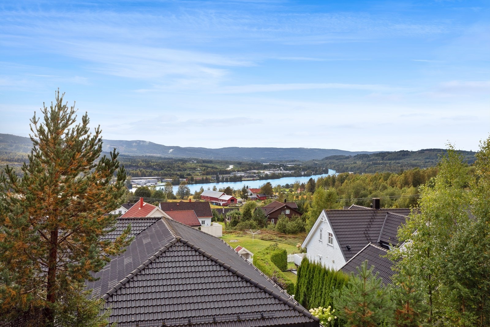 Nydelig utsikt fra verandaen. Galleribilde