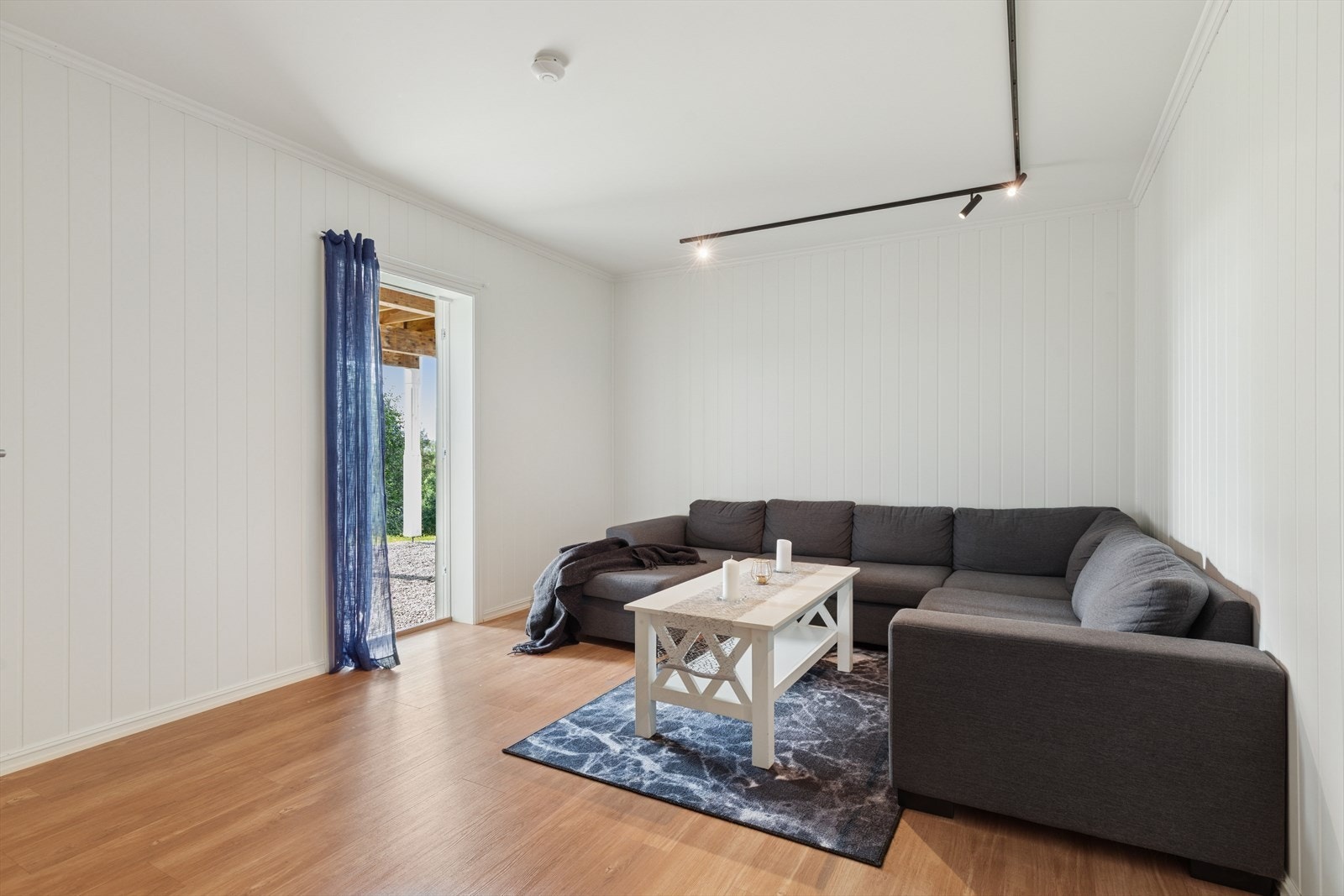 Rom benyttet som ekstra stue, rommet er egentlig registrert som bod. Galleribilde