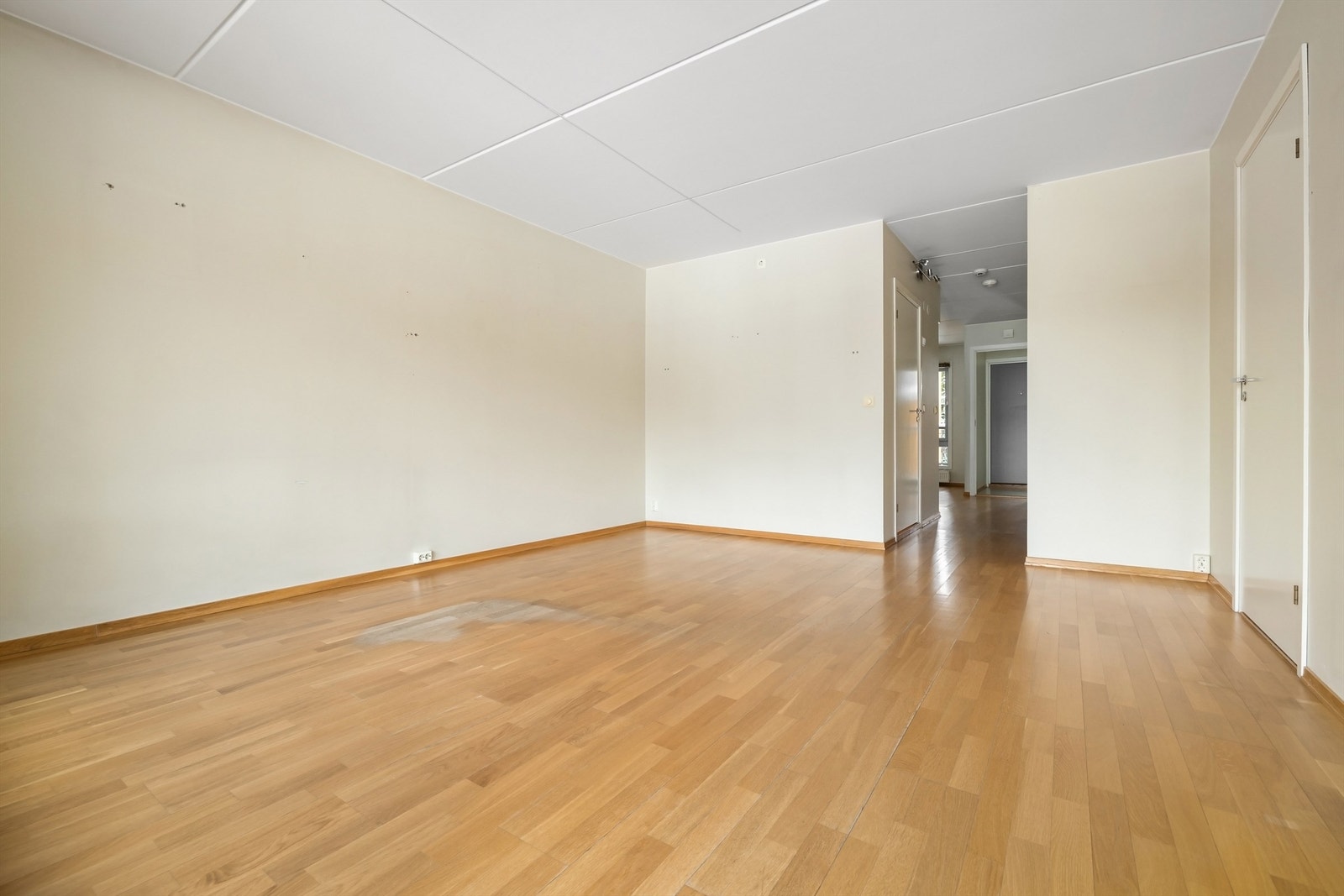 Leiligheten er gjennomgående som gir gode lysforhold i alle deler av boligen Galleribilde