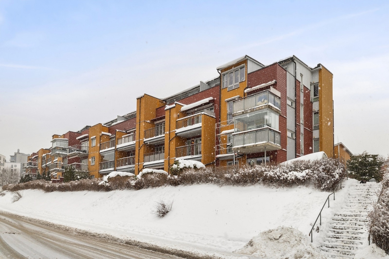 Boligen er beliggende i populære Lunden hageby, et attraktivt og sentralt område under stadig utvikling Galleribilde