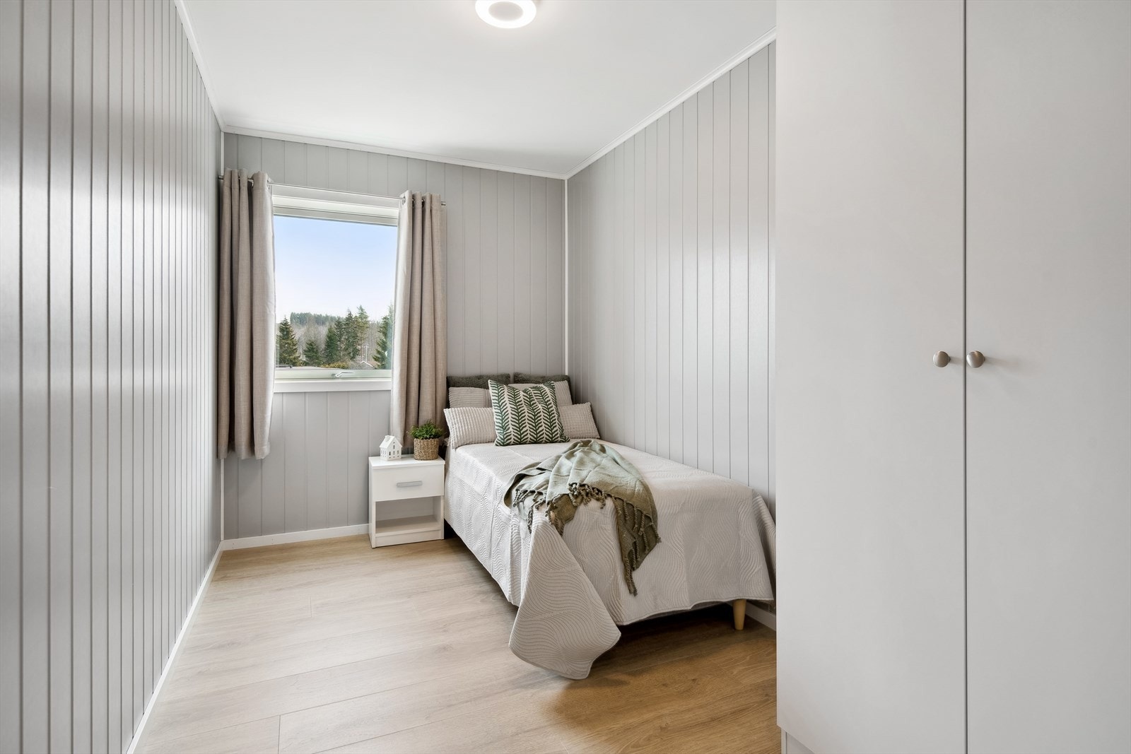 Det andre soverommet har også garderobeskap. Galleribilde