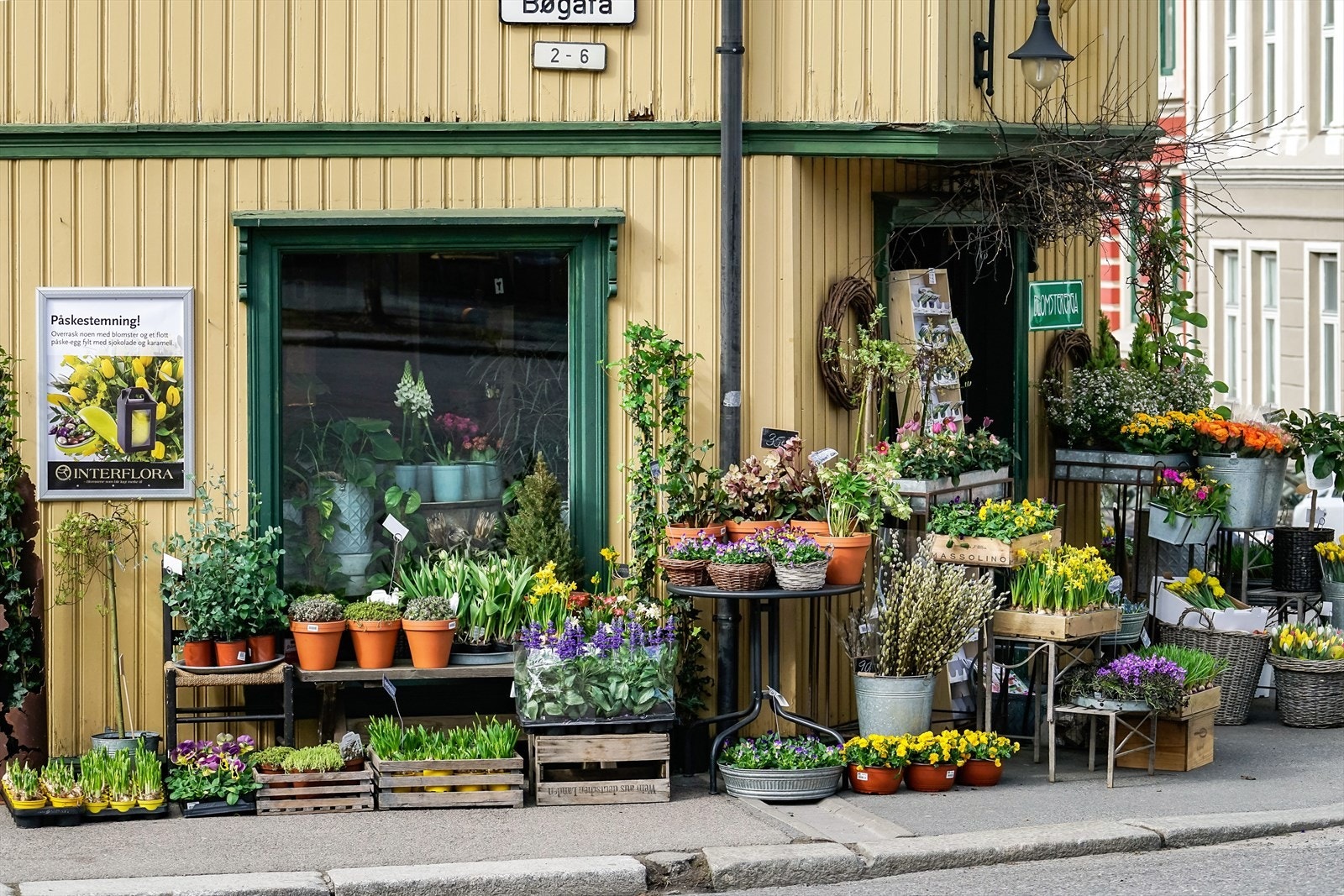 Her kan du rusle i trange gater mellom trehusbebyggelse fra 1800-tallet, besøke Blomsterenga blomsterbutikk eller oppleve kunst og konserter på Kampen Galleri og Kampenjazz. Galleribilde