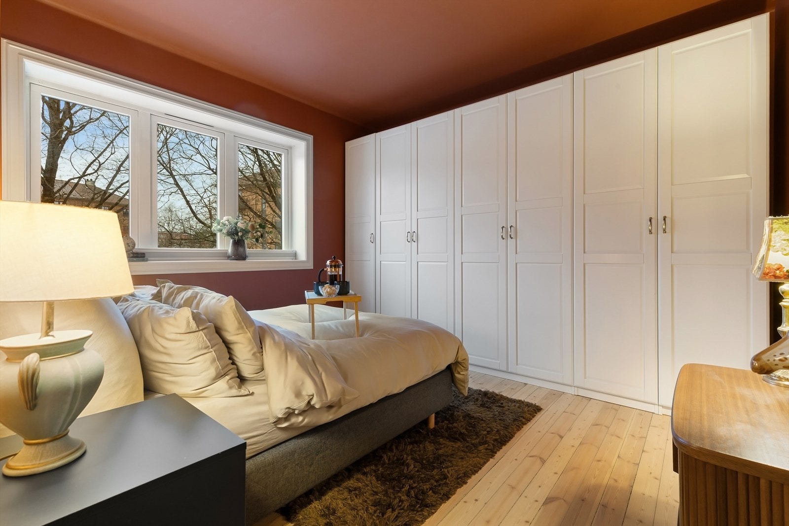 Flotte garderobeskap på soverom fra 2024. Galleribilde