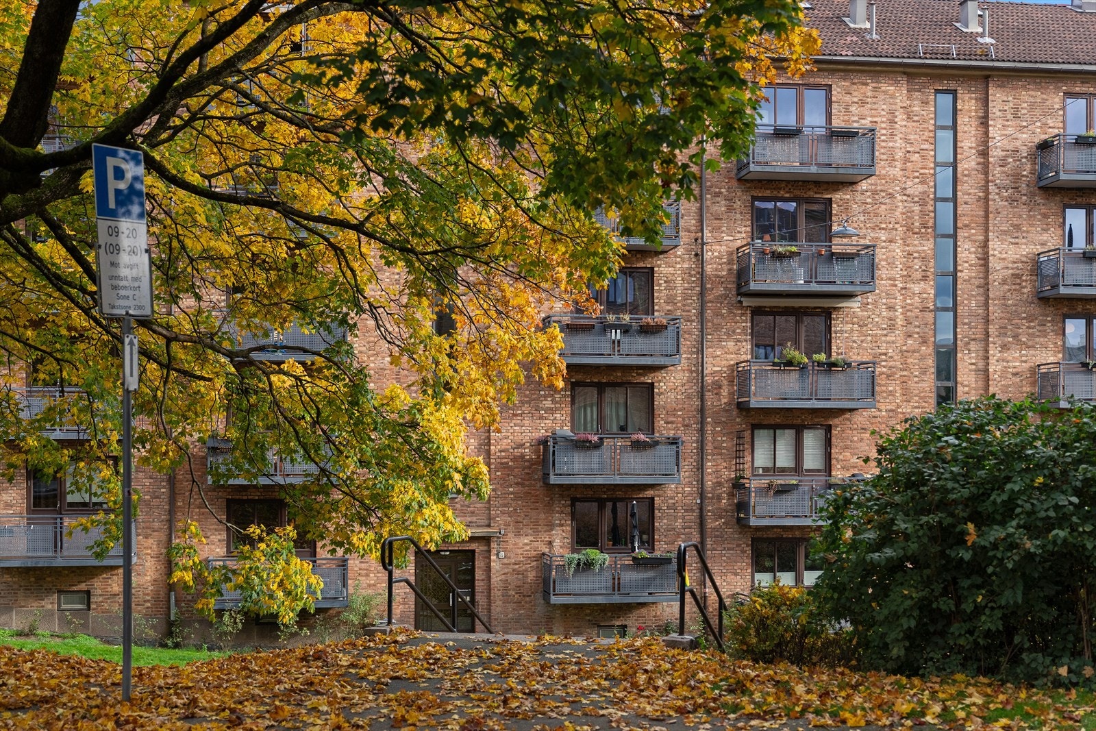 Idylliske Kampen er et område med en miks av sjarmerende trehusbebyggelse, klassiske bygårder og flotte grøntområder. Galleribilde