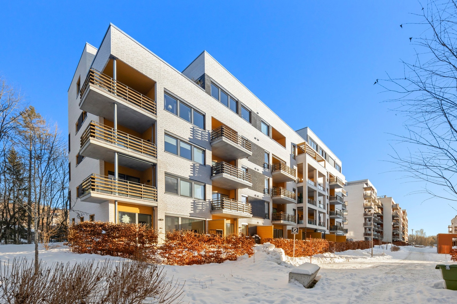 Neselva Hageby er et nytt boligområde på populære Billingstad. Her bor du skjermet og fredelig, samtidig sentralt med kort avstand til både tog, buss, barnehage, natur/skiløyper, butikker, sjøen med badestrender og båthavner m.m Galleribilde