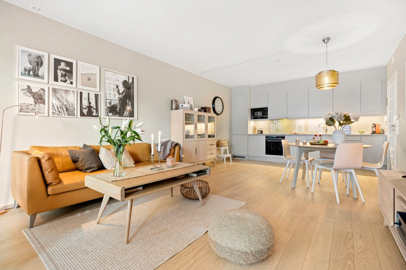 Her er det lunt og behagelig i et topp moderne og energieffektivt bygg. Leiligheten har balansert ventilasjon og vannbåren gulvvarme tilknyttet fjernvarmeanlegg. Galleribilde