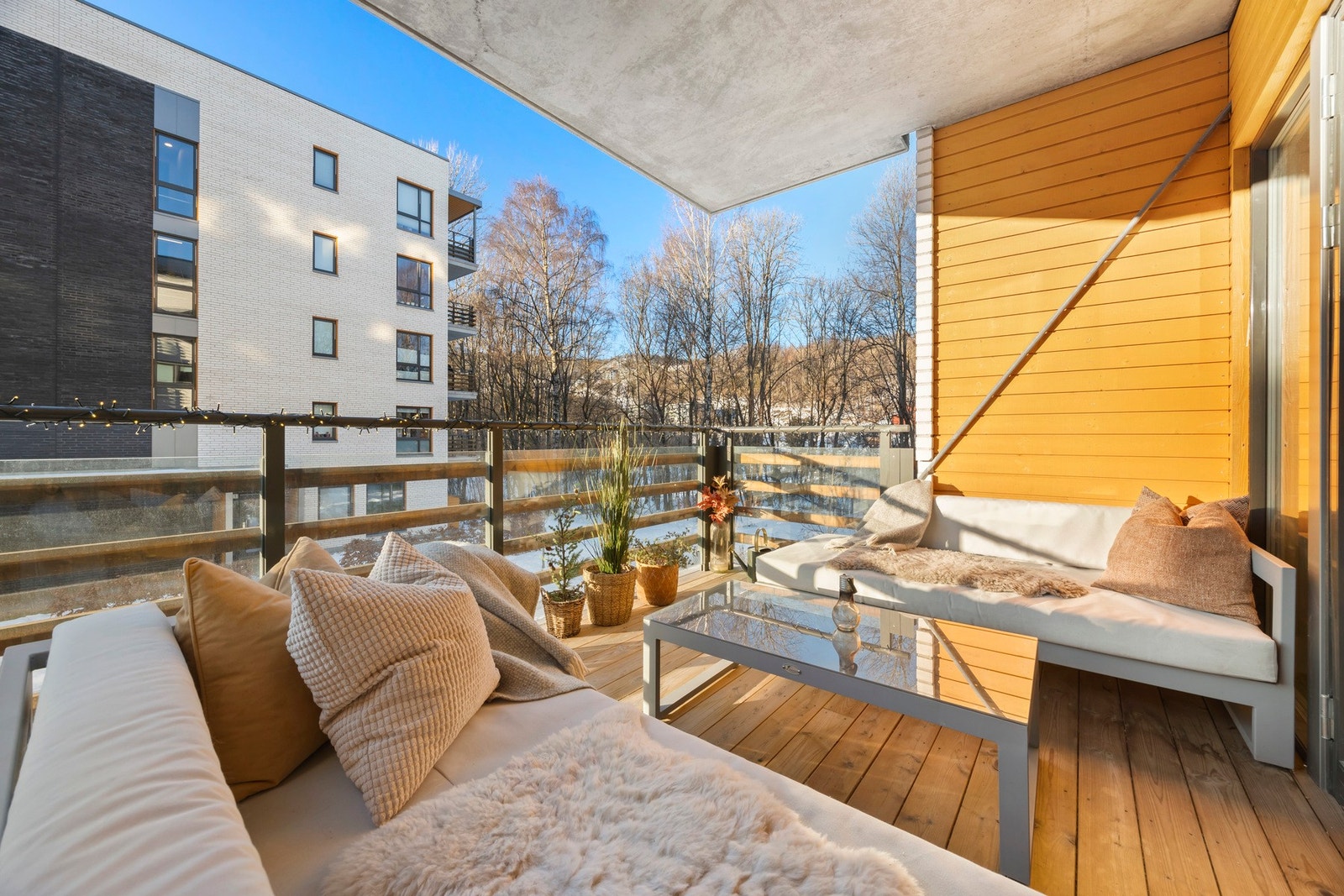 Lekker leilighet fra 2022 i 2. etasje med 9 kvm solrik veranda mot sydvest Galleribilde