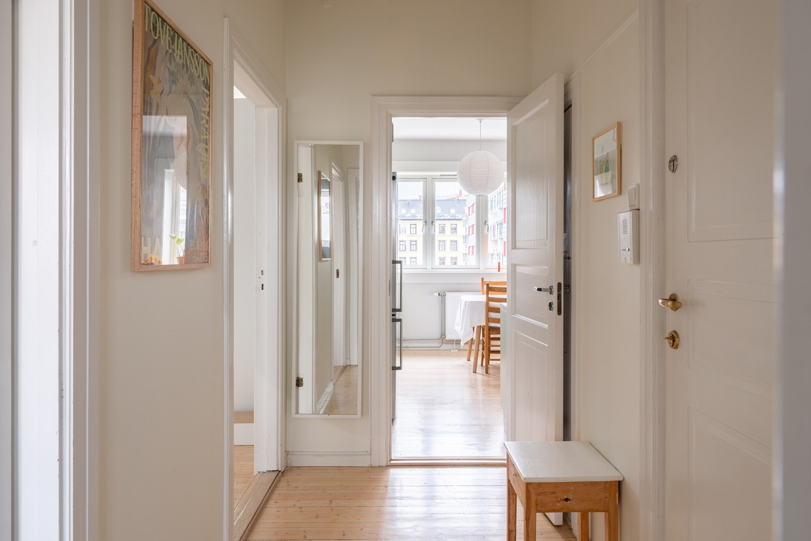 Den gjennomgående planløsning sikrer gode lysforhold Galleribilde