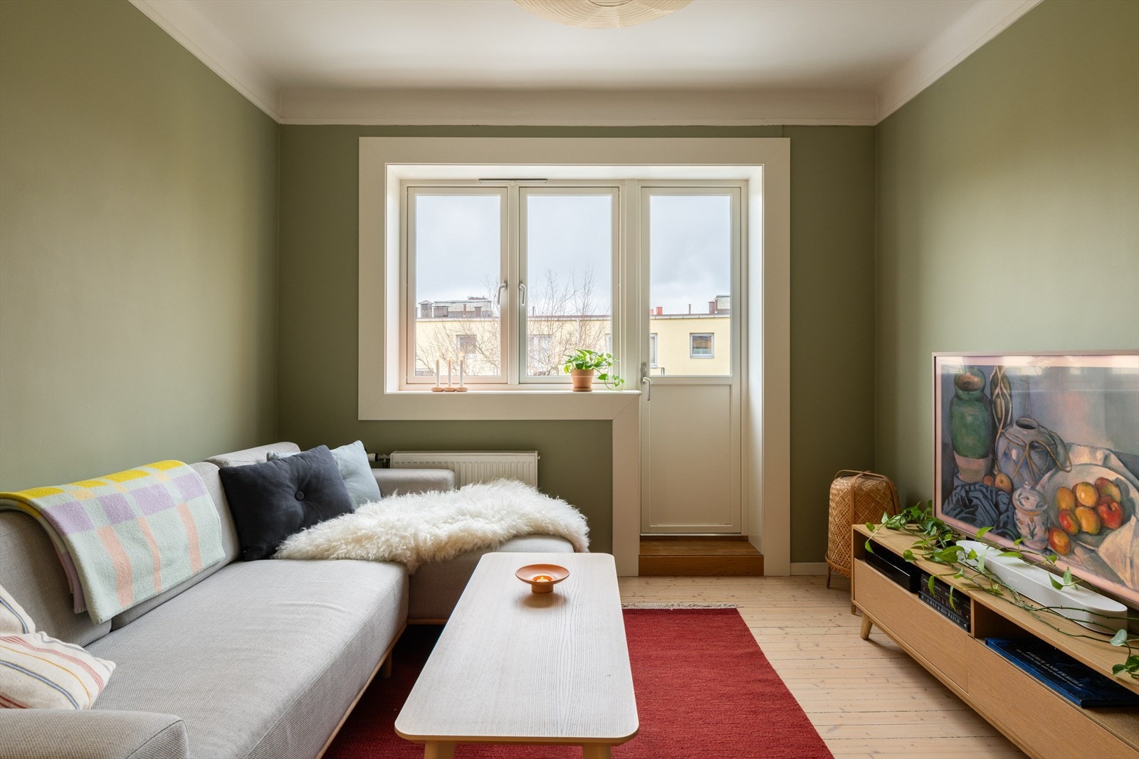 Store vindusflater slipper inn godt med dagslys Galleribilde