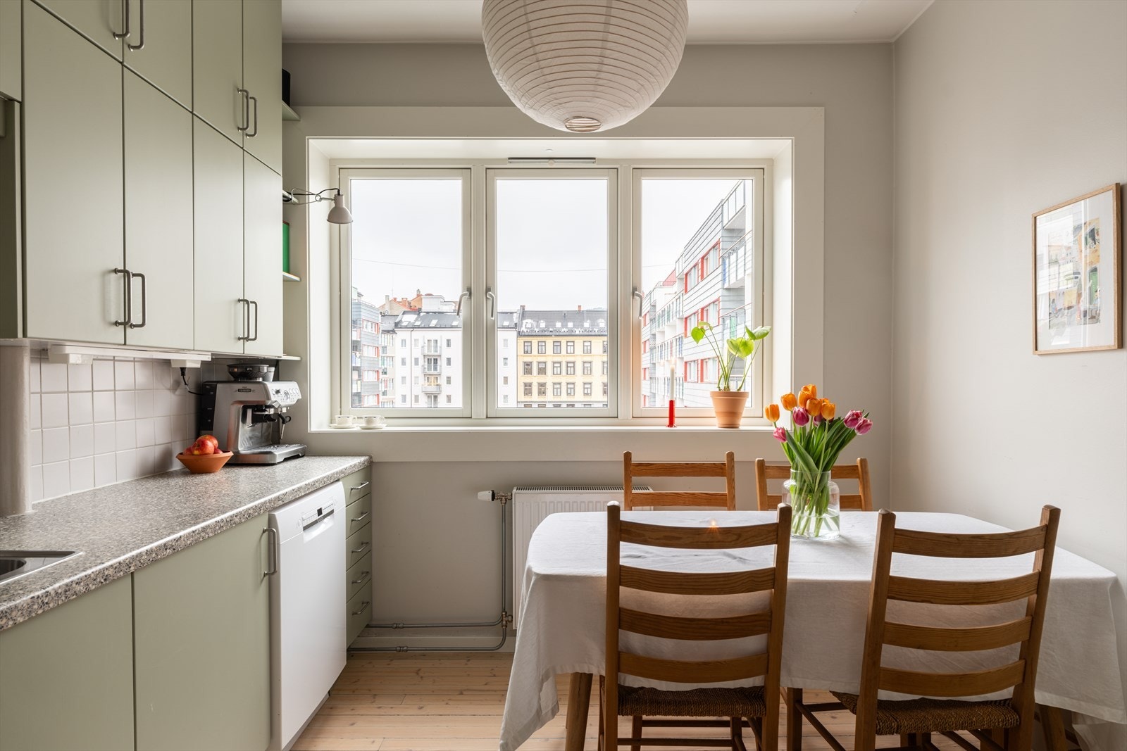 God plass til spisebord i rommet. Galleribilde