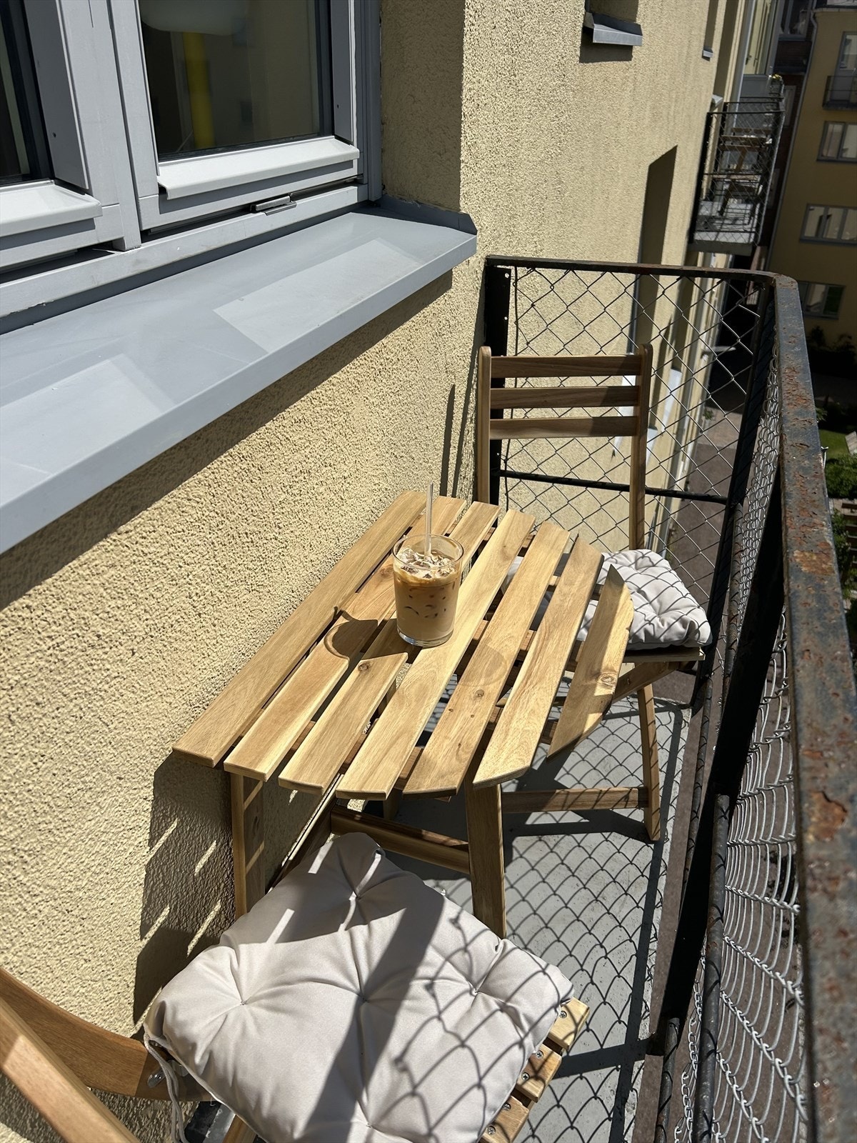 Selgers bilde av sommertid og sol på balkongen Galleribilde