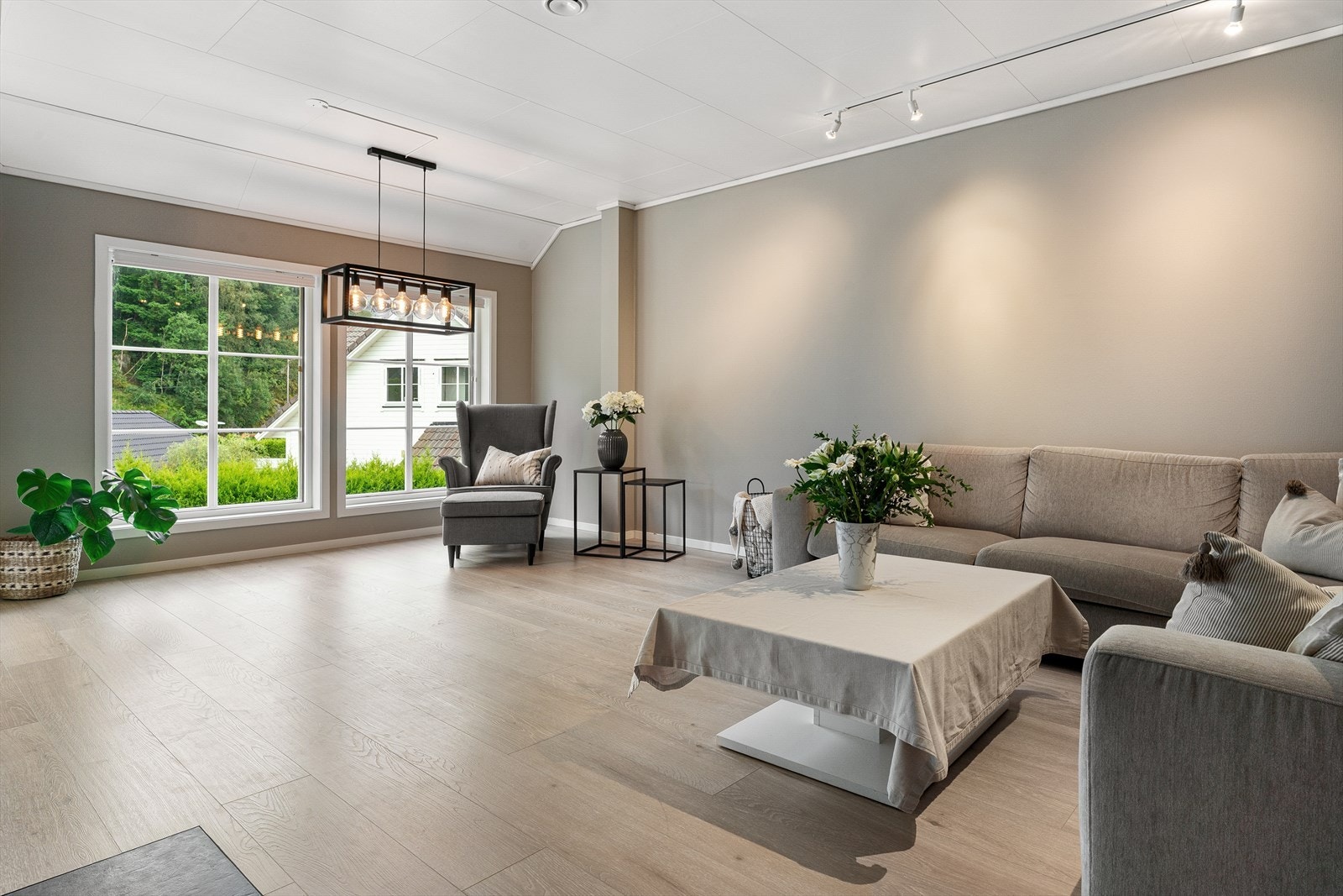 Nye gulv i alle rom fra 2019 Galleribilde