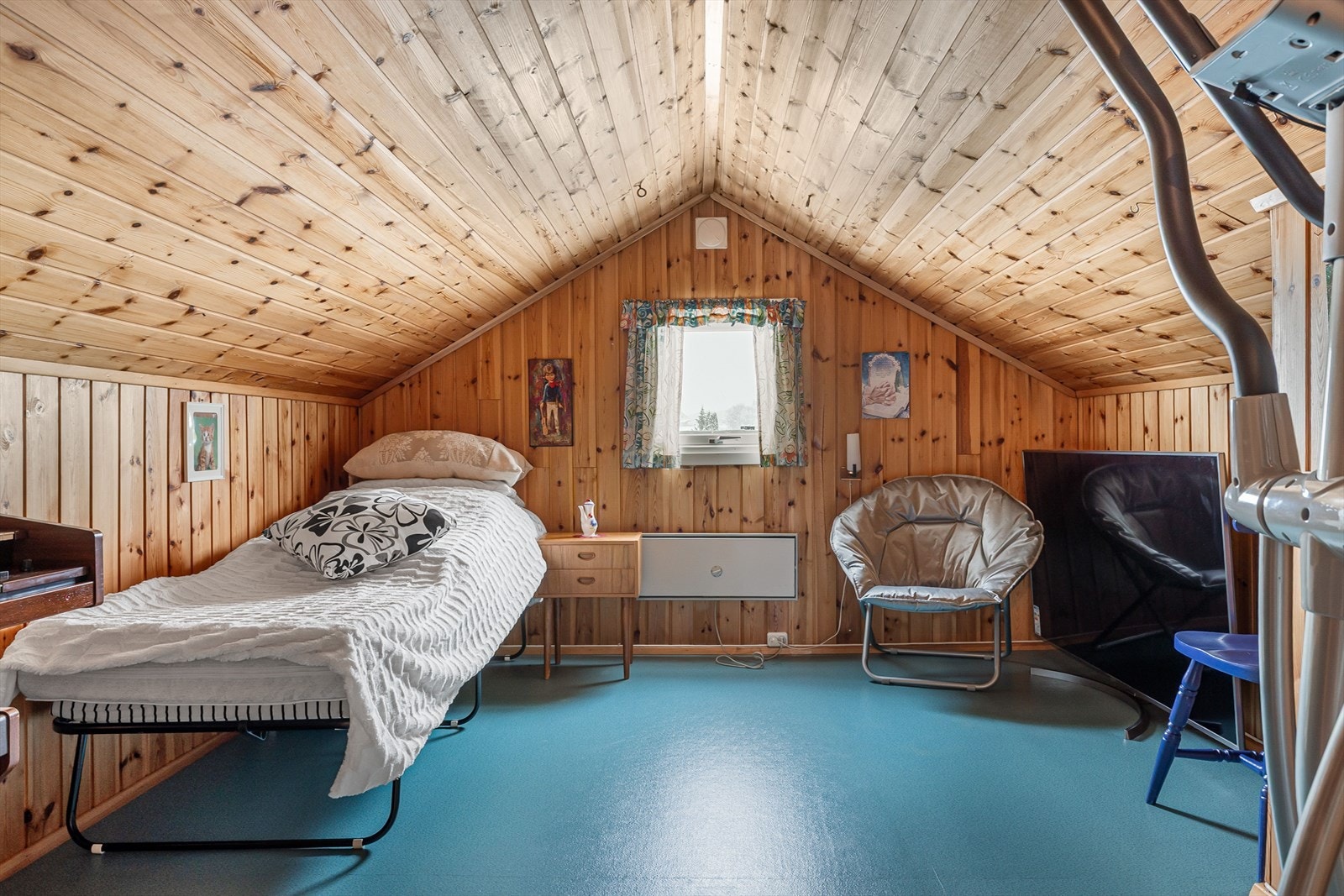 Det gjøres oppmerksom på at rommene i boligens 2. etasje ikke er godkjente som rom for varig opphold. Galleribilde