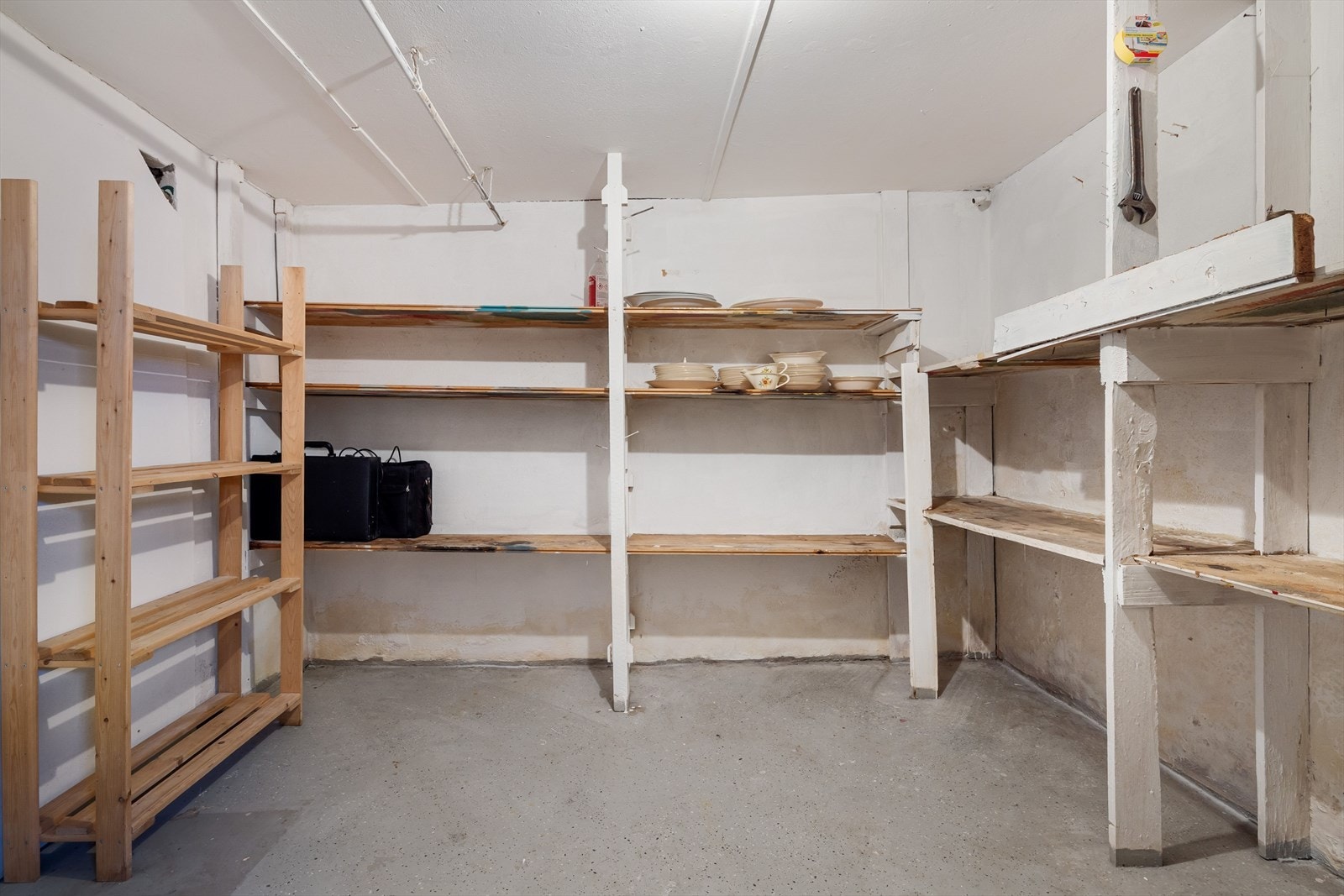 I kjelleren er det også 3 boder med gode lagringsmuligheter. Galleribilde