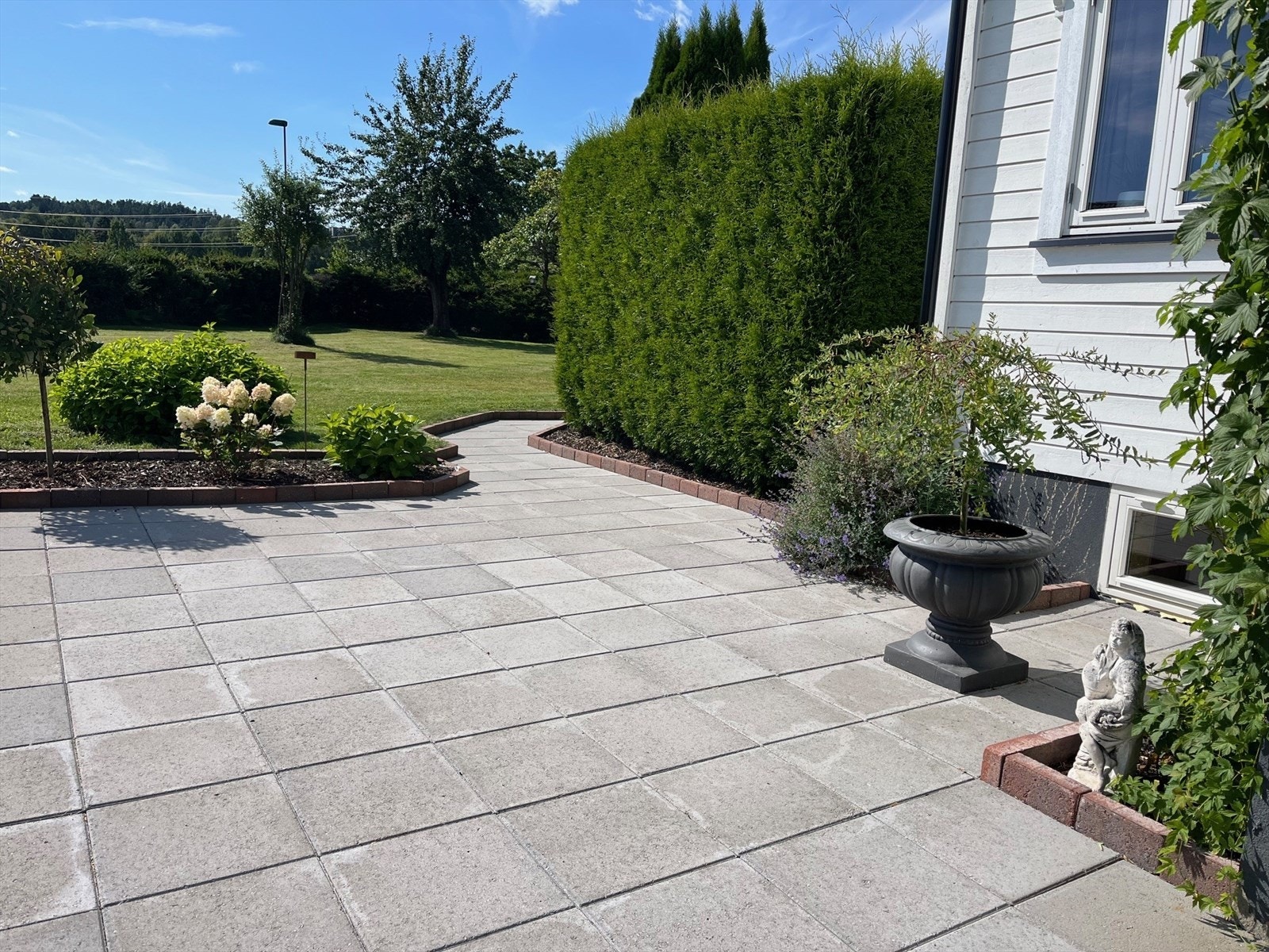 Meget velstelte og pene uteområder.jpg Galleribilde