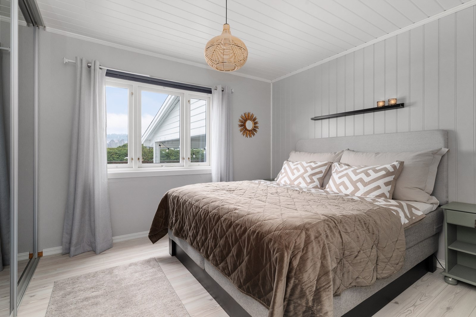 Boligen har to lyse og pene soverom i hoveddelen. Galleribilde