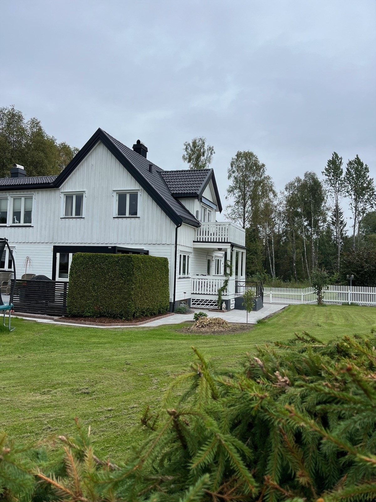 Nydelig opparbeidet hageområde - privat bilde sommer Galleribilde