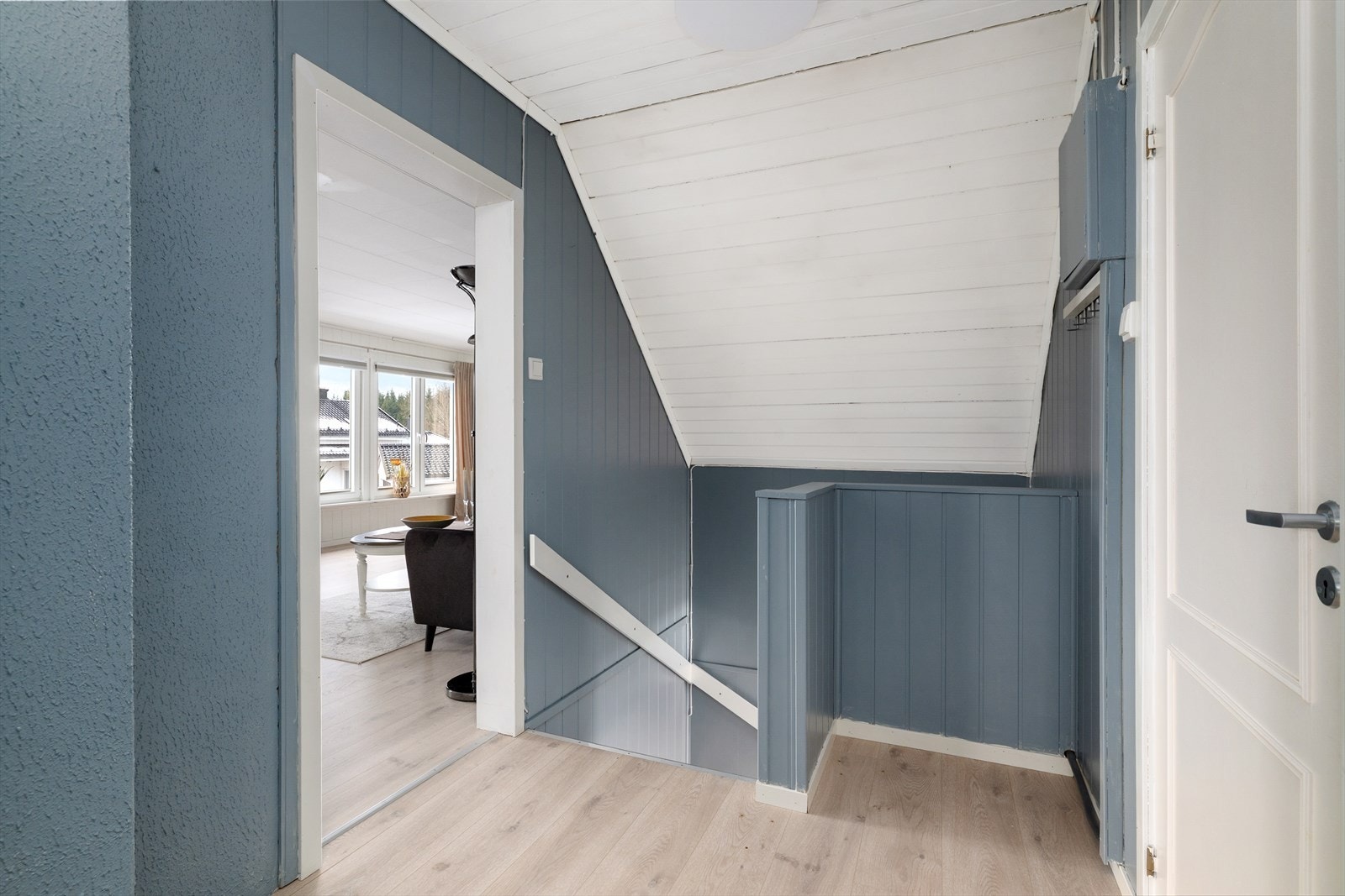 Utleiedel - Trappegang i 2.etg. Utleiedel er leiet ut for kr. 12 000,-(til helikopter firma) Galleribilde