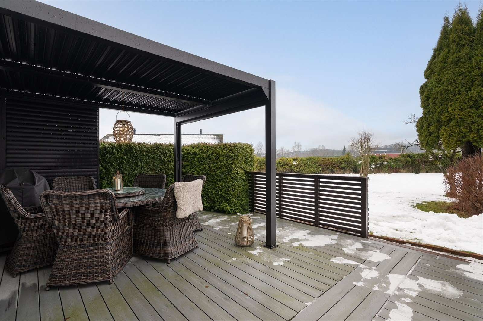 Pergola medfølger ikke (ny i 2024). Det kan avtales nærmere med selger, om det er ønskelig at den skal følge. Galleribilde