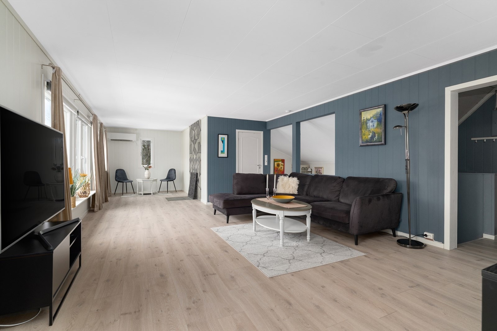 I stuen er det montert varmepumpe fra 2019. Galleribilde