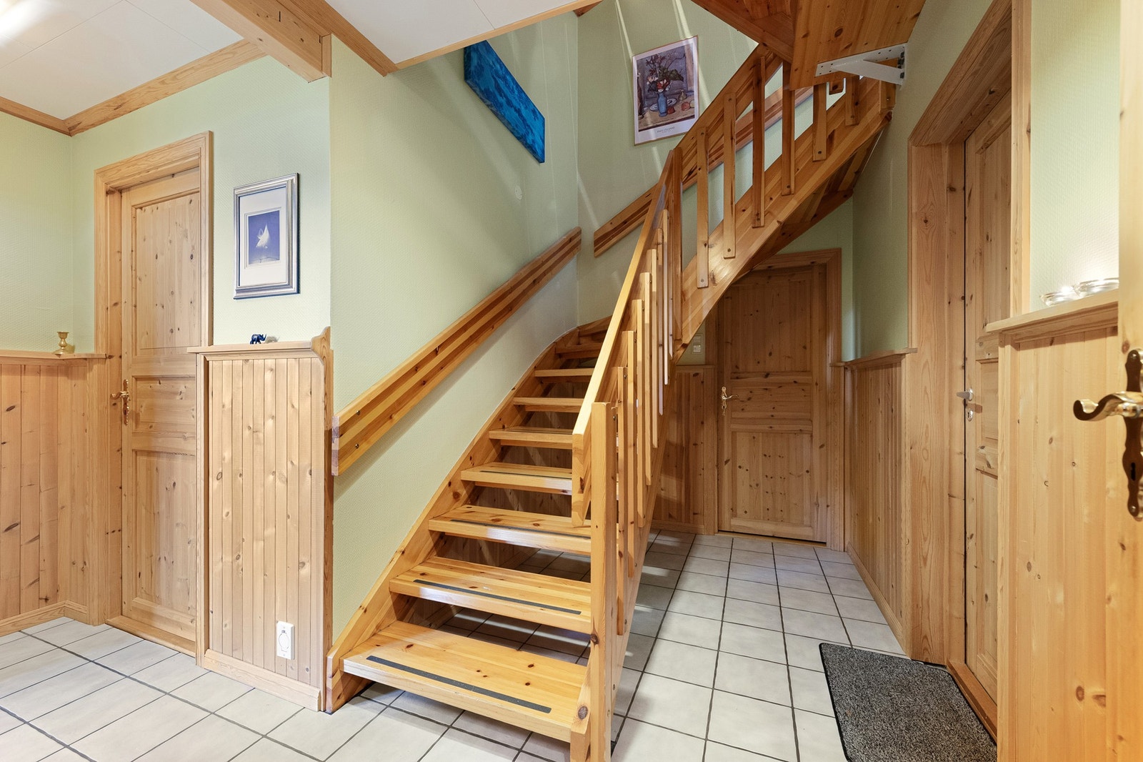 Trapp til hovedetasje Galleribilde