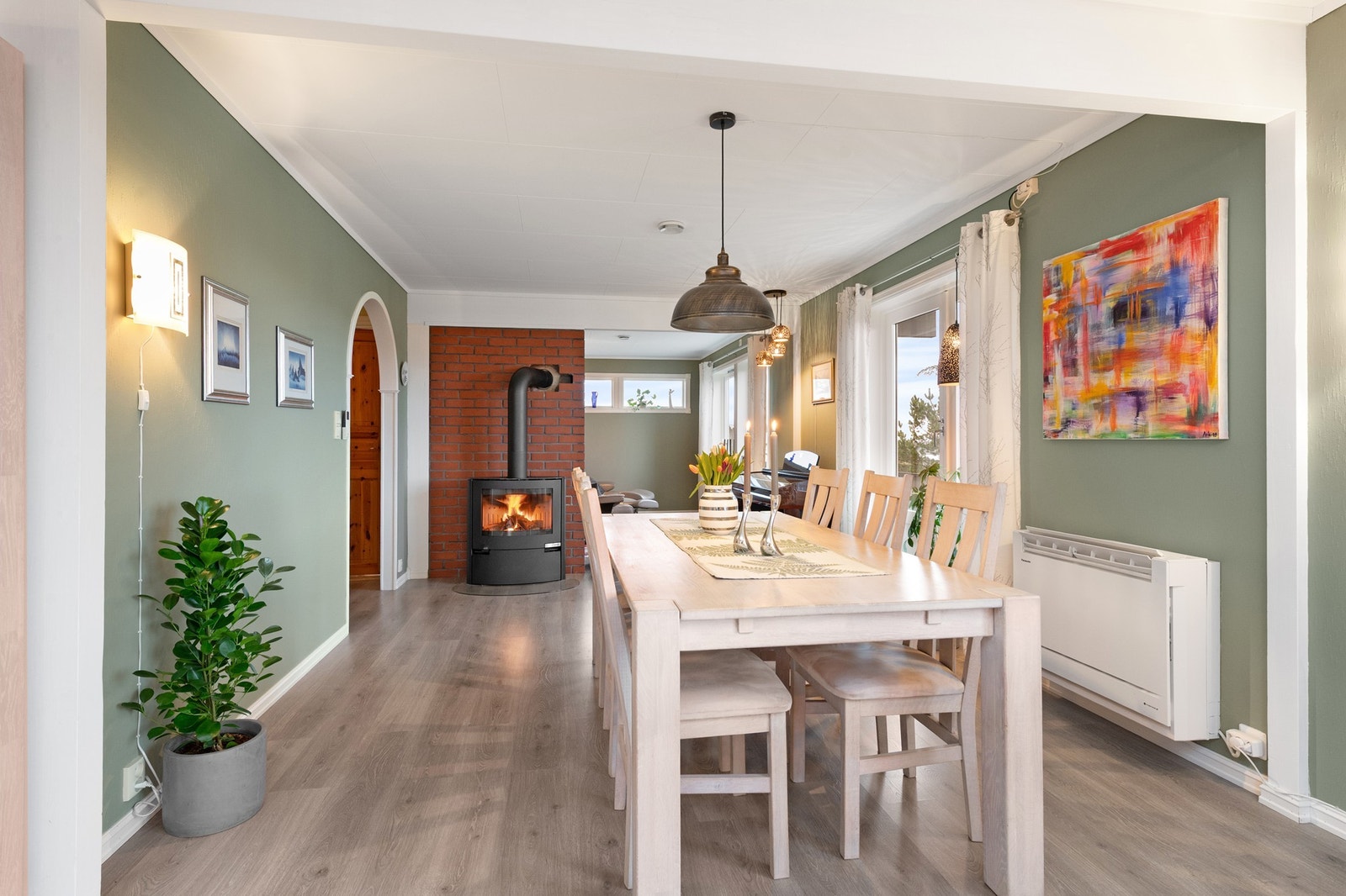 Stue - nyere laminatgulv Galleribilde