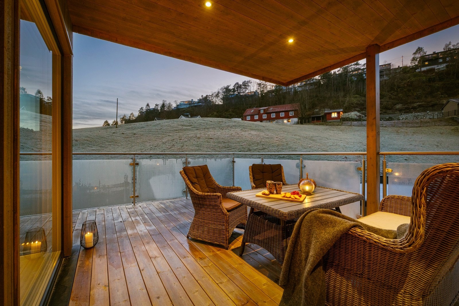 Deler av balkongen er overbygget med spotter som sørger for god belysning. Galleribilde