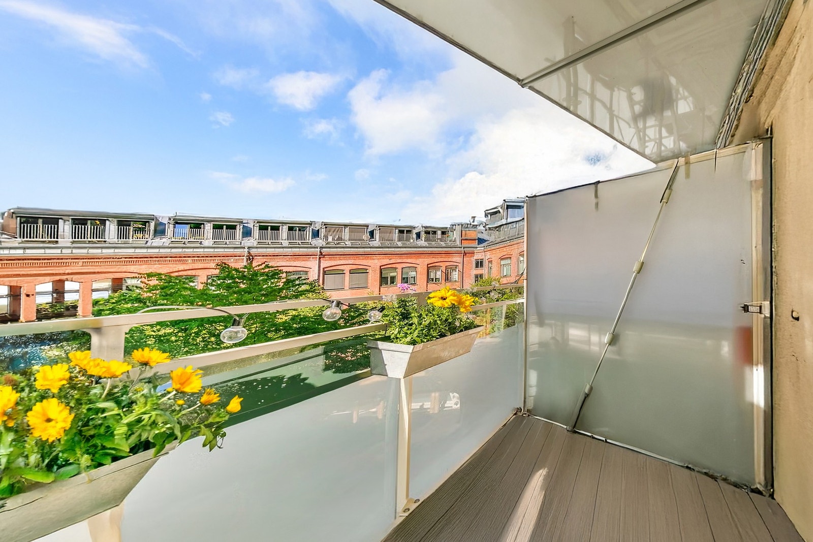 Flott balkong (ny i 205) på ca. 5 kvm som vender mot bakgård Galleribilde