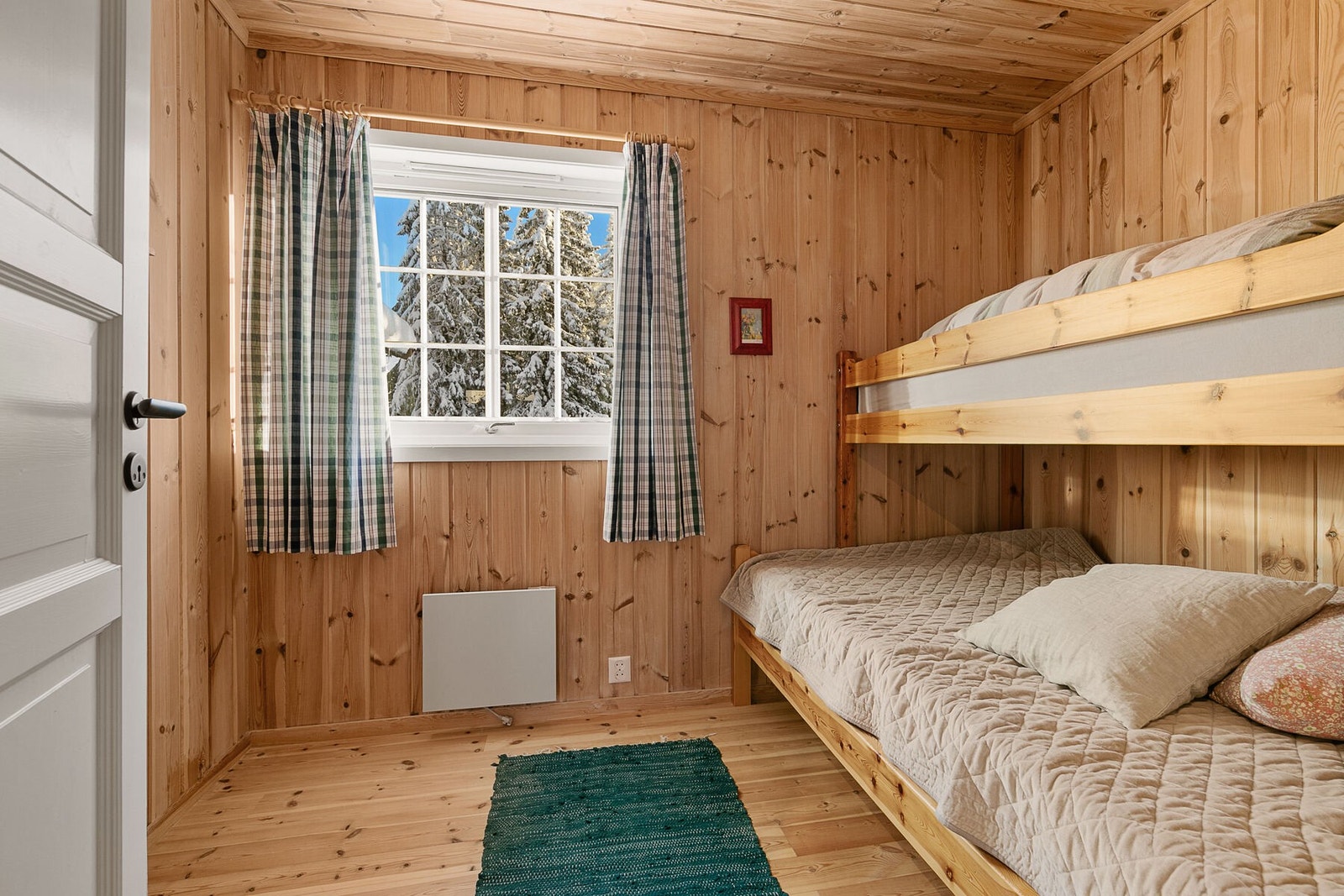 Køyesenger utnytter plassen og gir rikelig med sengeplasser. Galleribilde