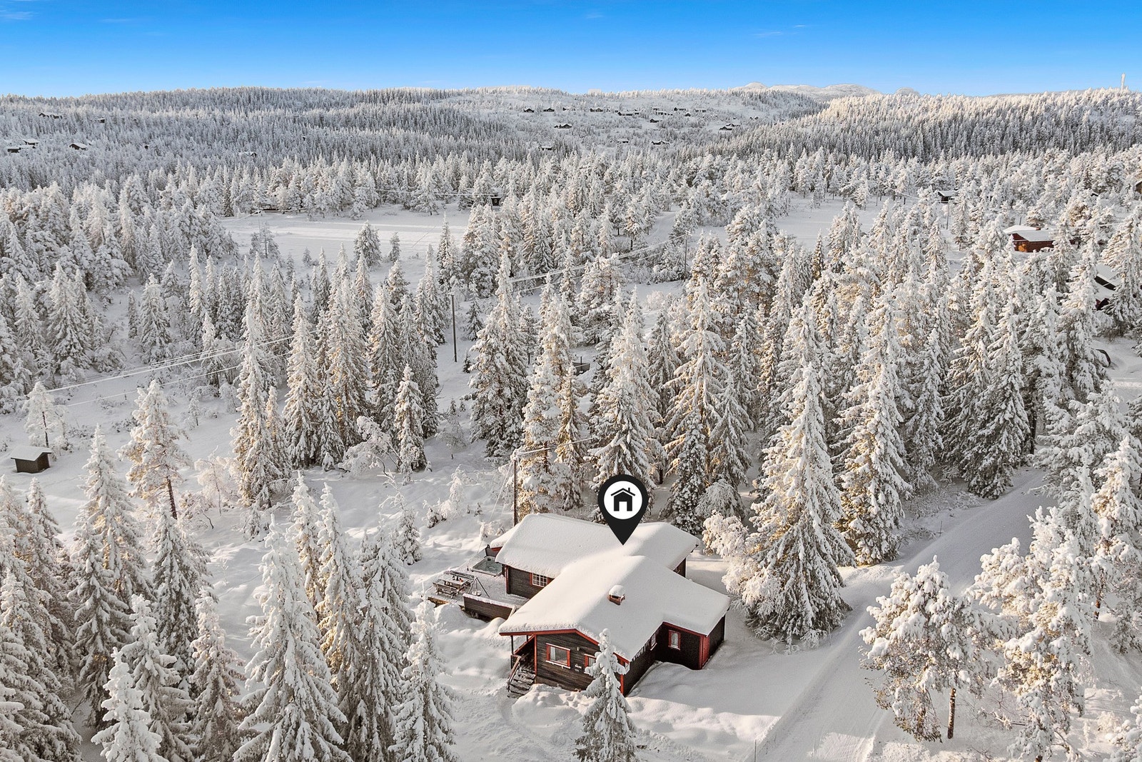 Dette er en koselig hytte med flott beliggenhet i et veletablert hyttefelt på Skrim. Galleribilde