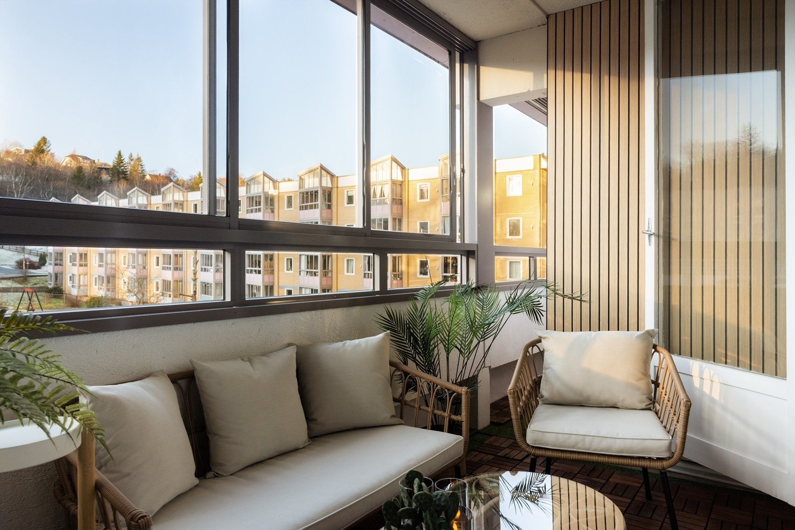 Dette er en romslig sone med gode møbleringsmuligheter - perfekt for en koselig sittegruppe Galleribilde