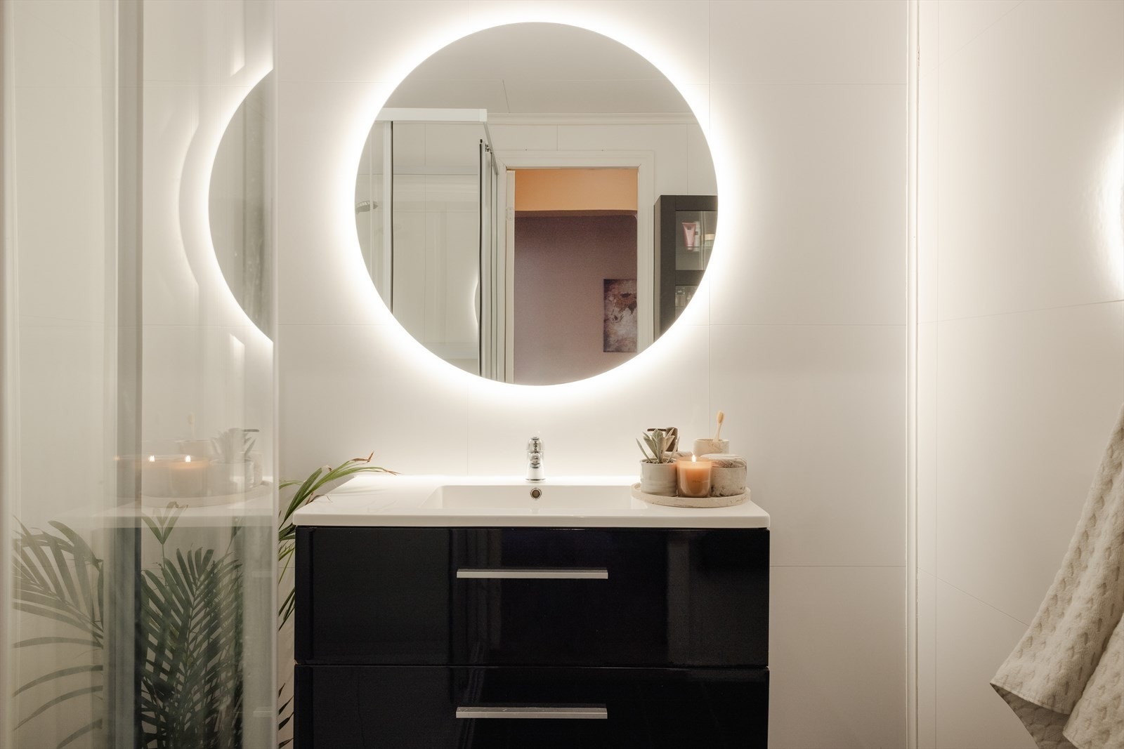 Stilrent og moderne bad Galleribilde