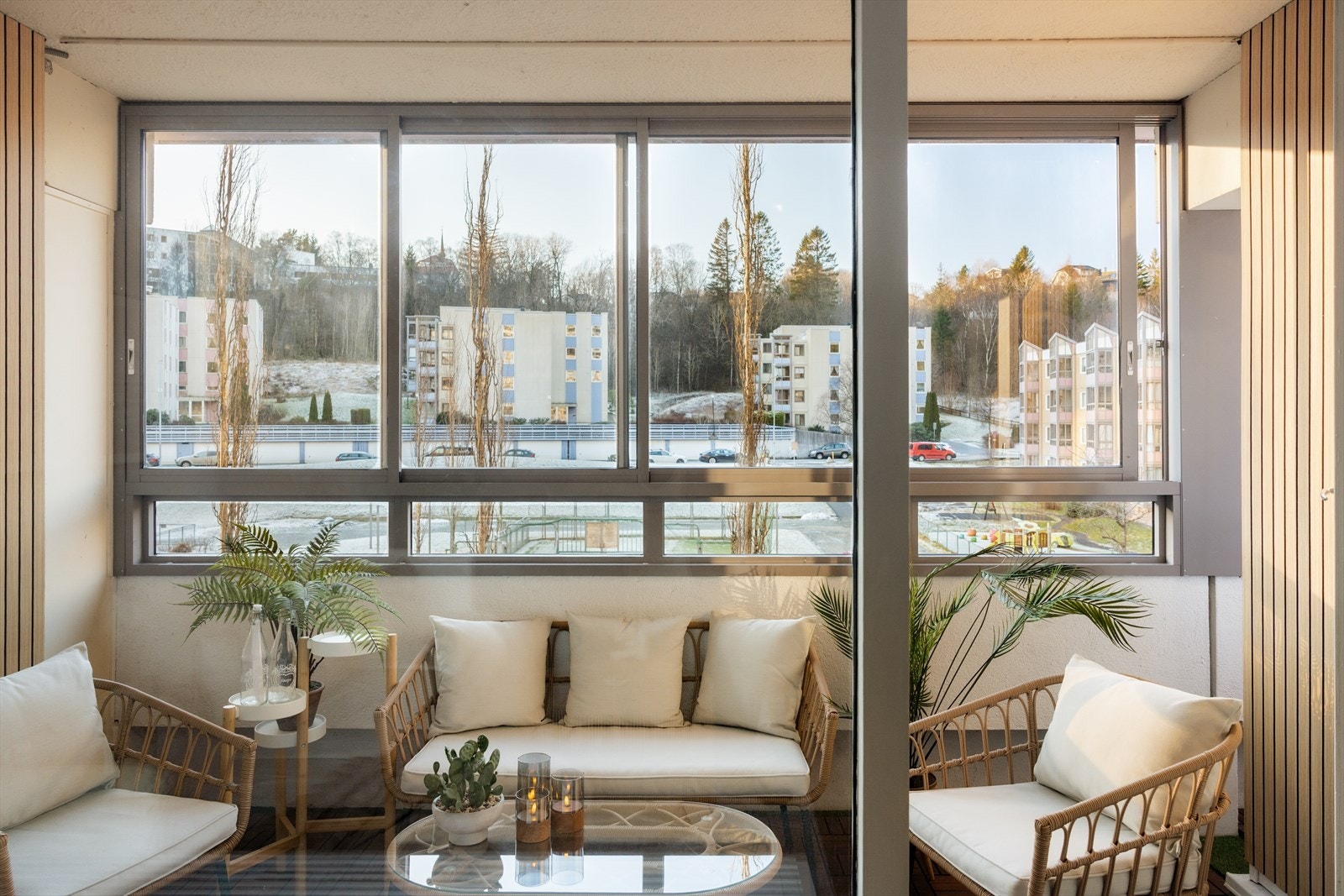 Fra stuen er det utgang til en innglasset balkong på 6,2 m² Galleribilde