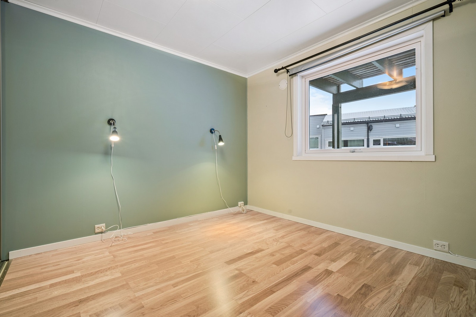 SoveromHovedsoverommet ligger i andre etasje og har plass til dobbeltseng og garderobe. Galleribilde