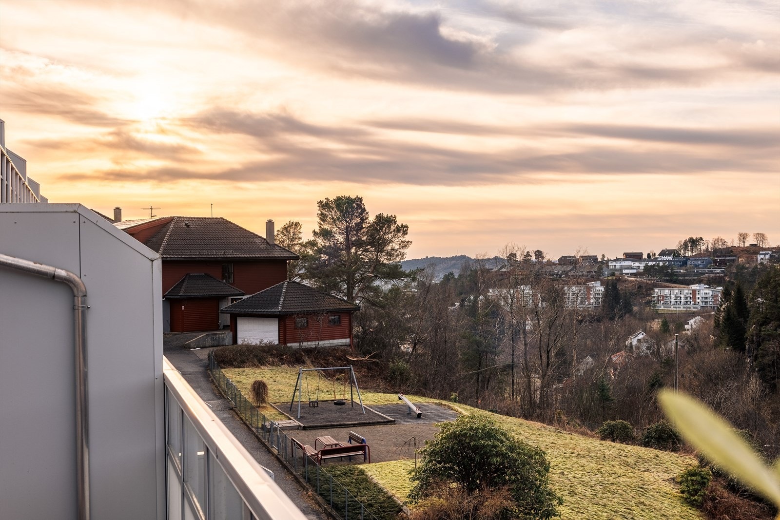 Fin utsikt mot Knappenfjellet og deler av Løvåsen. Galleribilde