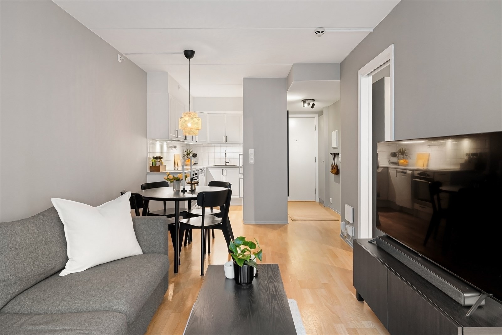 Den åpne løsningen gir en sosial og god romfølelse. Galleribilde