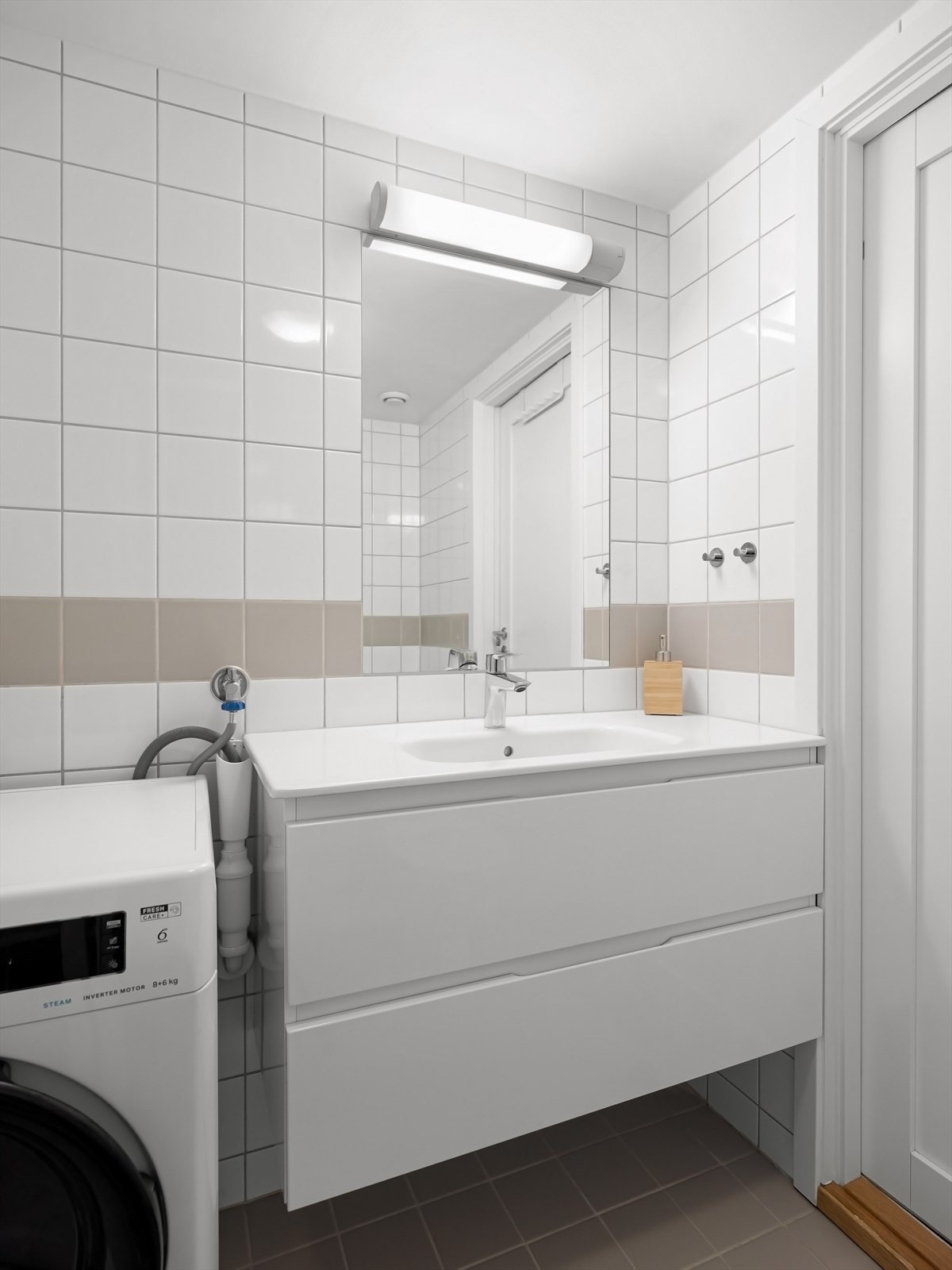 Nytt benkeskap og servant i 2023. Galleribilde