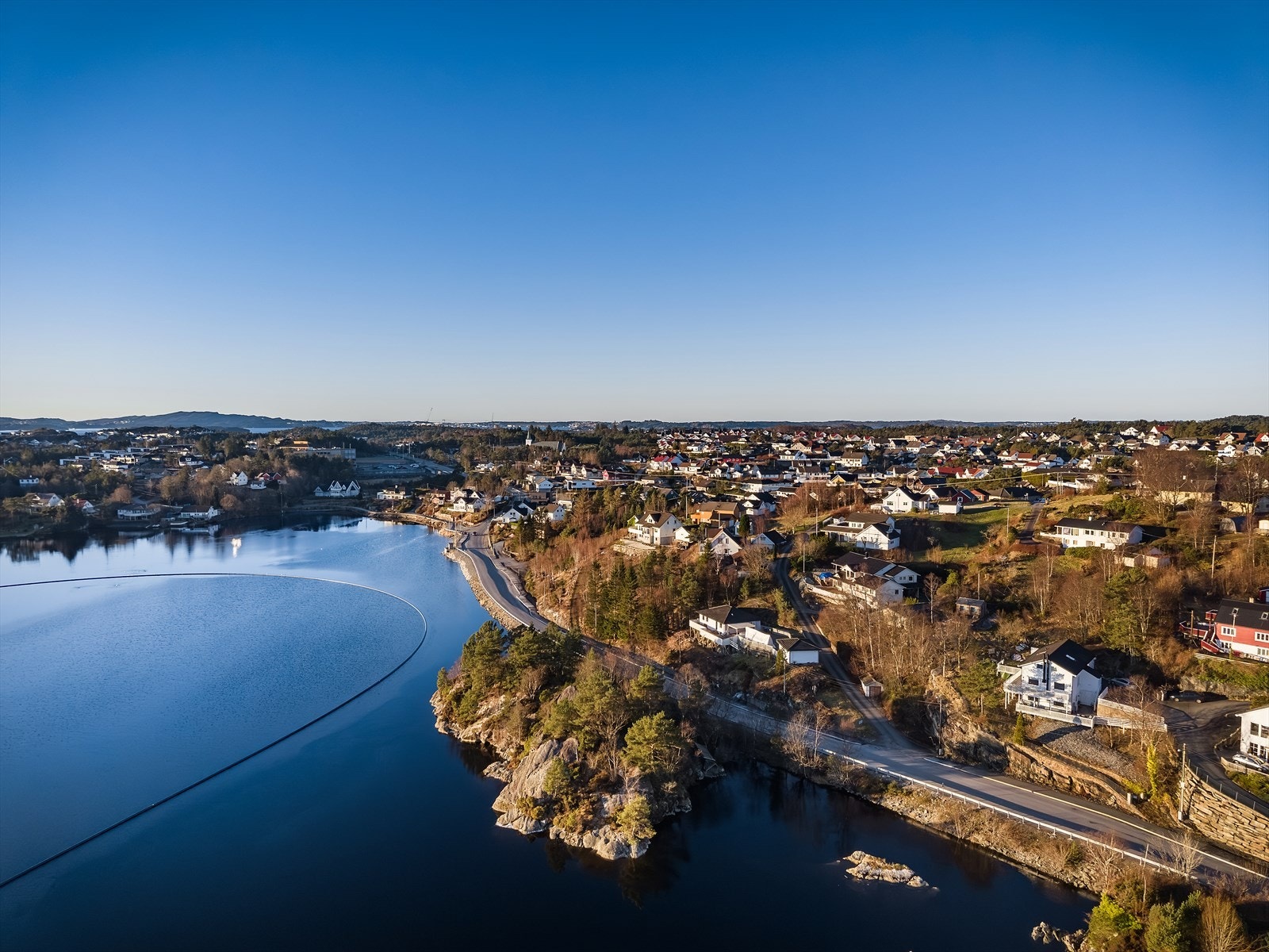Flotte omgivelser på Tveit Galleribilde