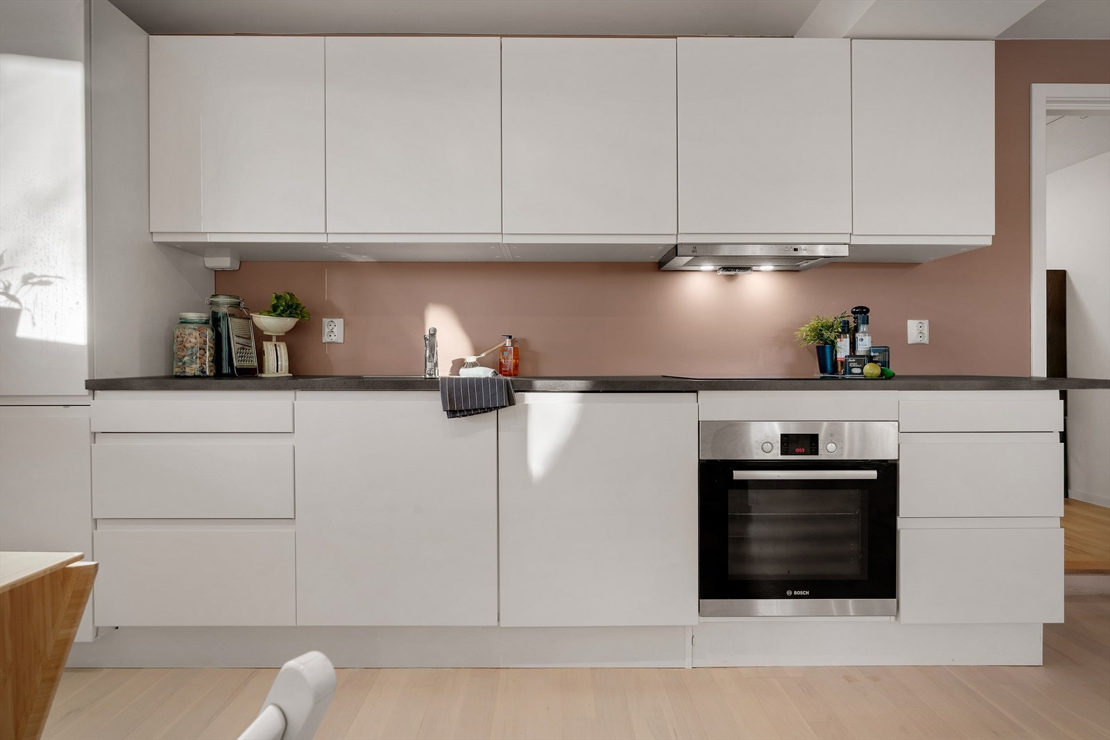 Godt med skapplass på kjøkken Galleribilde