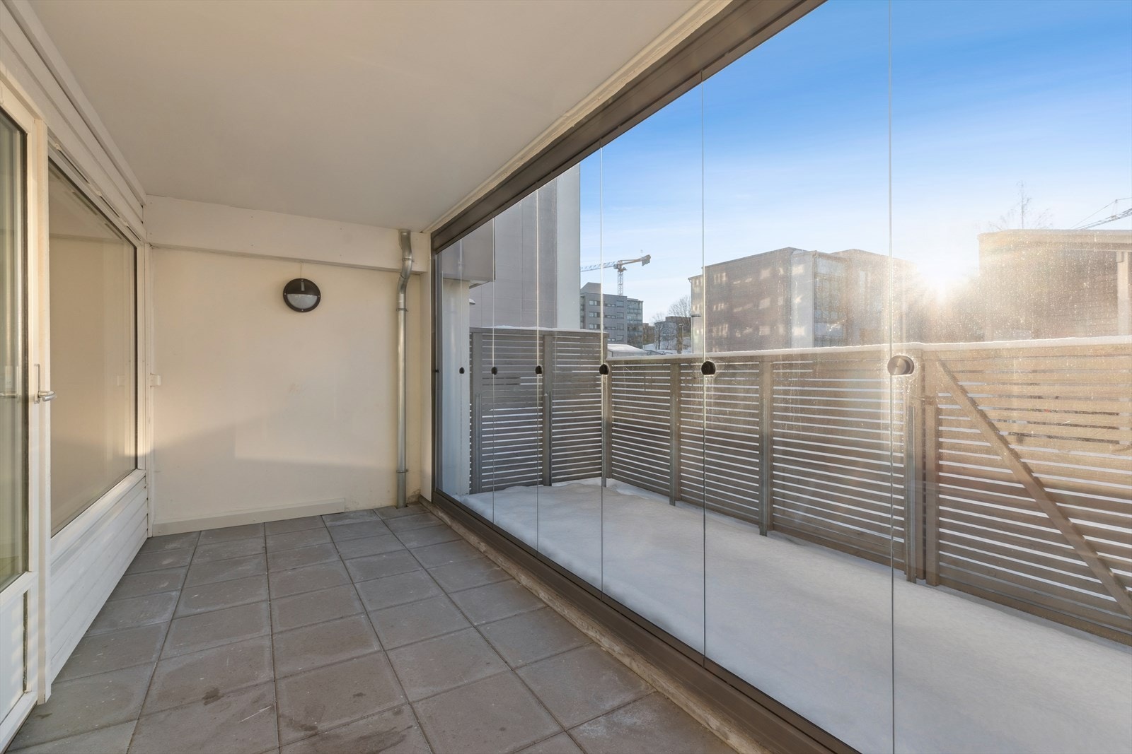 Eiendommen ligger i et veletablert og attraktivt område på Furuset. Barnevennlig med kort vei til barnehager, skoler, lekeplass og offentlig transport Galleribilde