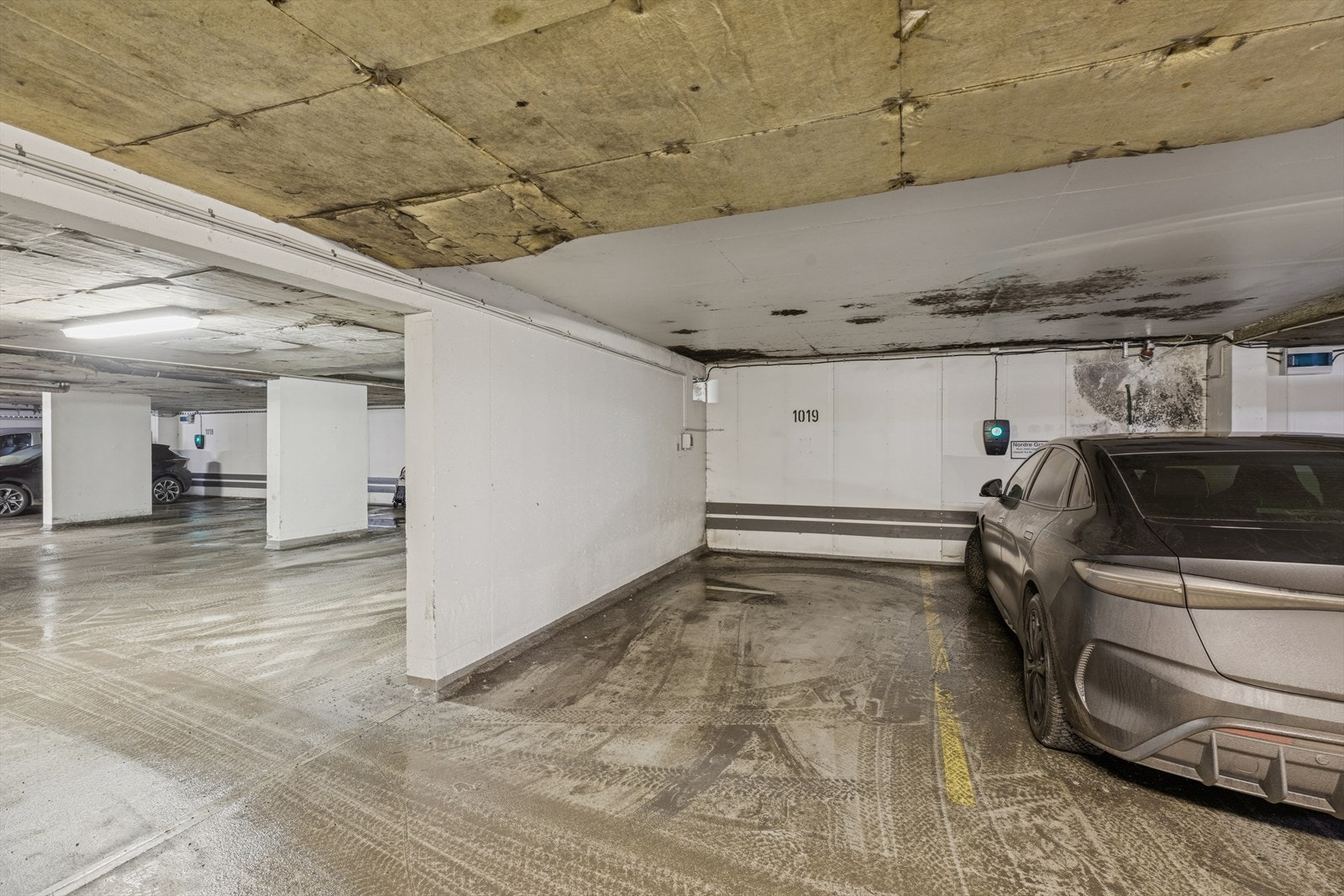 Tilhørende parkeringsplass i felles garasjeanlegg, merket 1019 Galleribilde