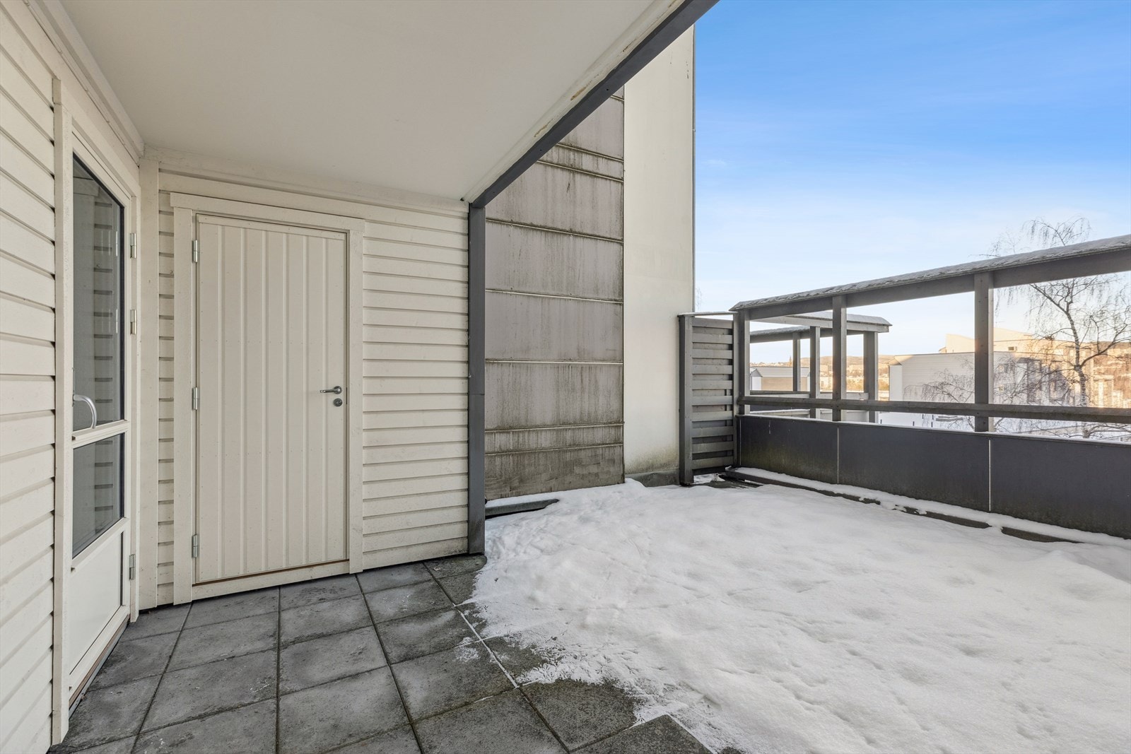 I 2024 ble alle vinduer, dører og inngangspartier skiftet - inkludert balkong- og leilighetsdører Galleribilde