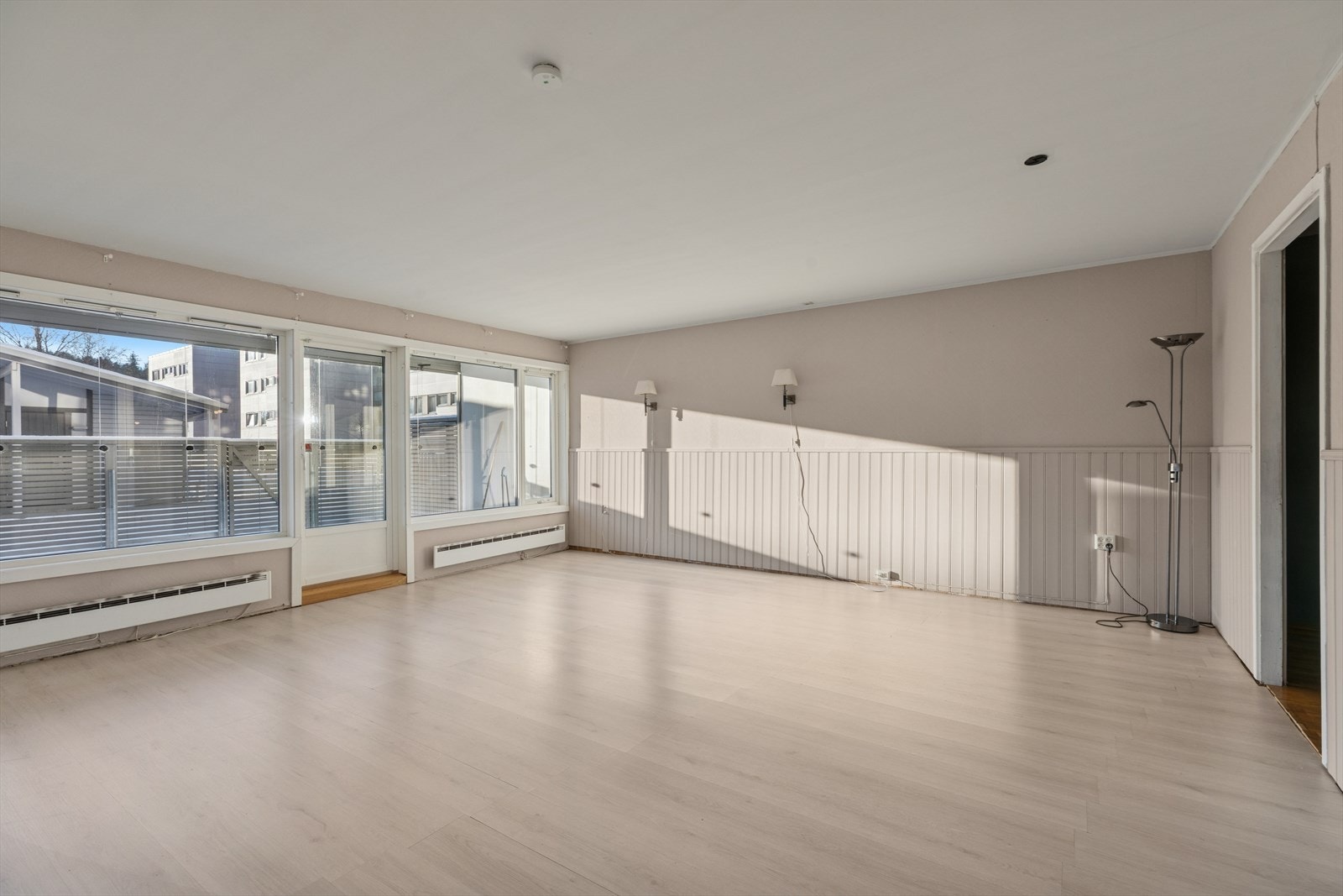 Eiendomsmegler Farzan Hamid Khan i DNB Eiendom ønsker velkommen til en 4- roms andelsleilighet i Granstangen 18B på Furuset Galleribilde