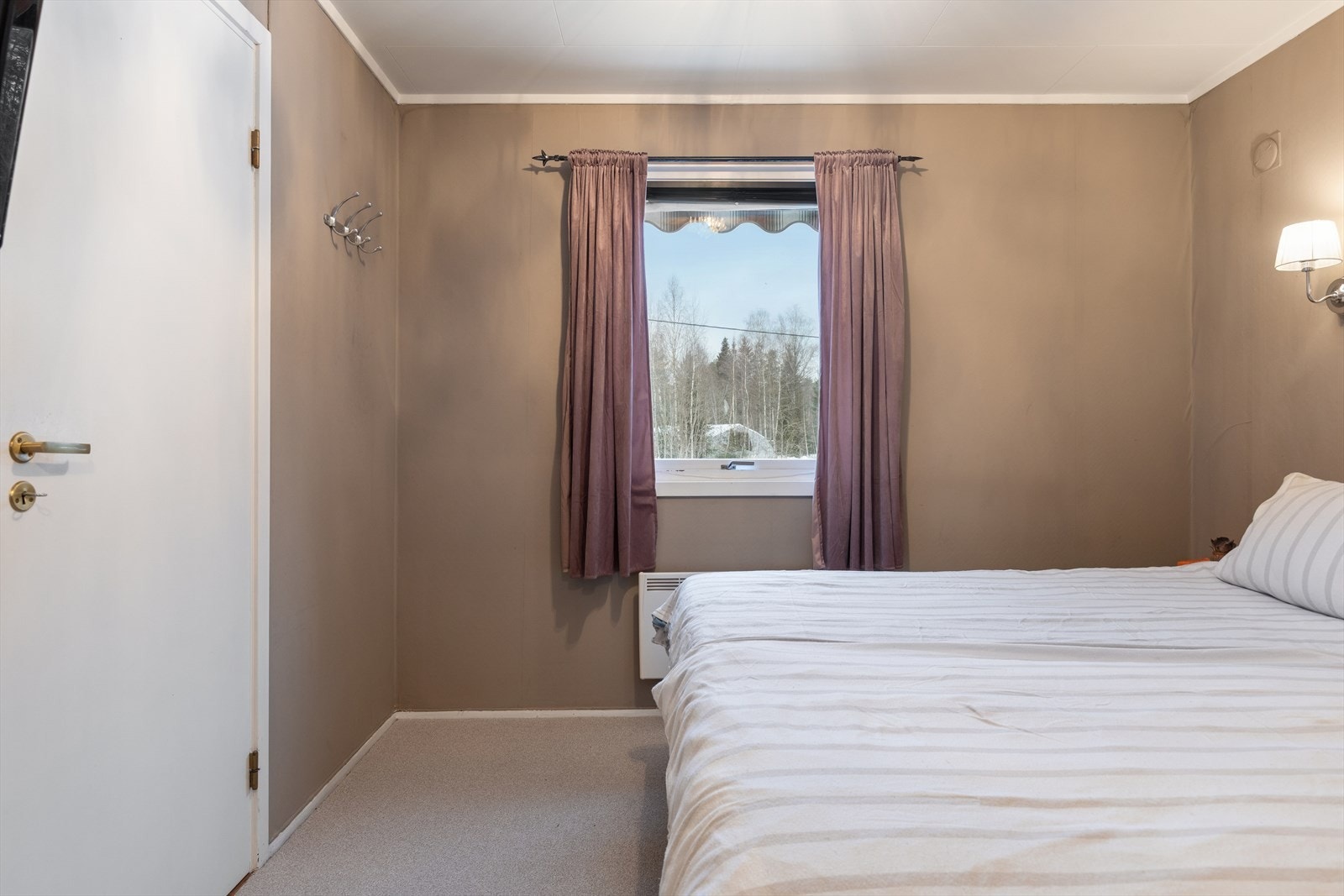 Hovedsoverom med teppegulv. Galleribilde