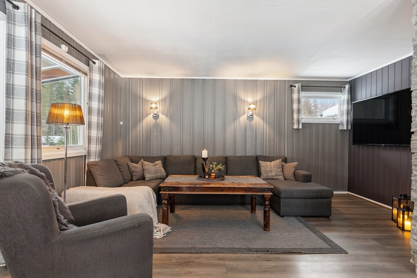 TV-krok med god plass til en røslig sofagruppe. Galleribilde