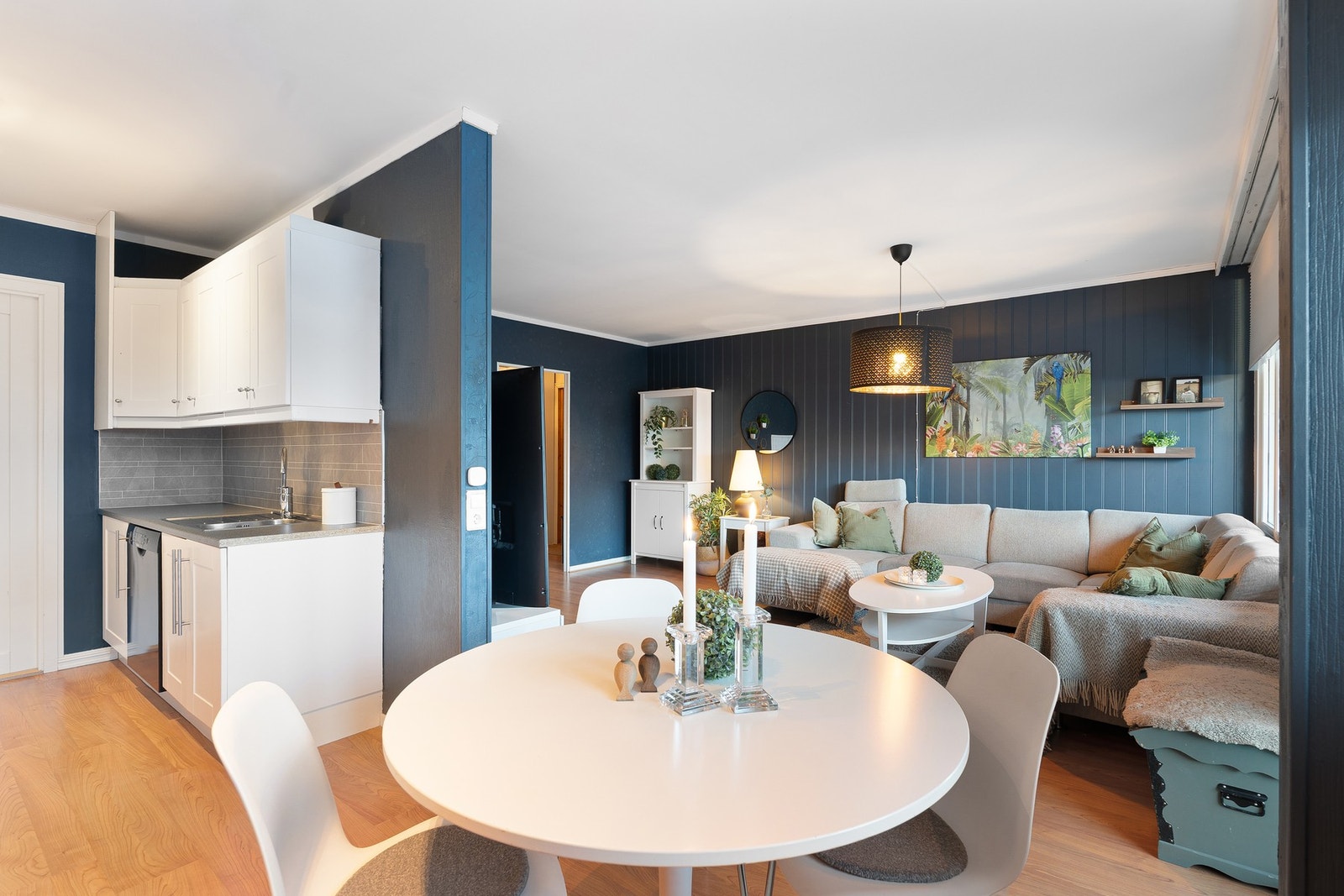 Leiligheten har en praktisk og gjennomtenkt planløsning som gjør det enkelt og møblere. Galleribilde