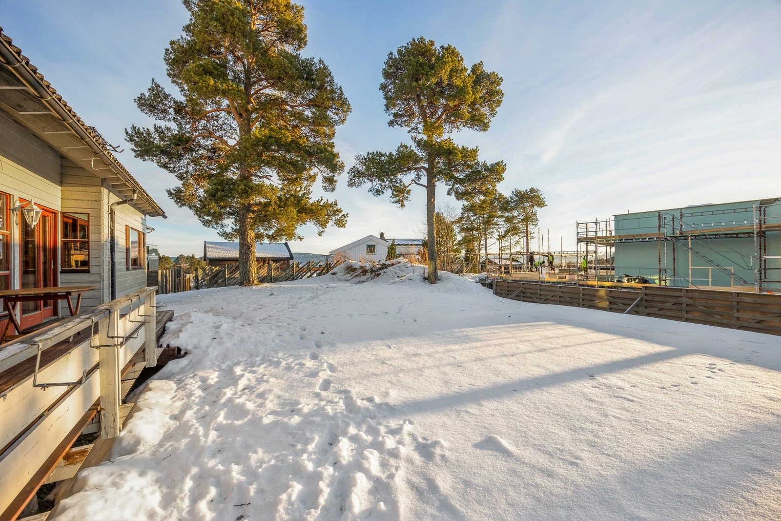Eiendommen ligger på en eiet tomt på 873 m². Galleribilde