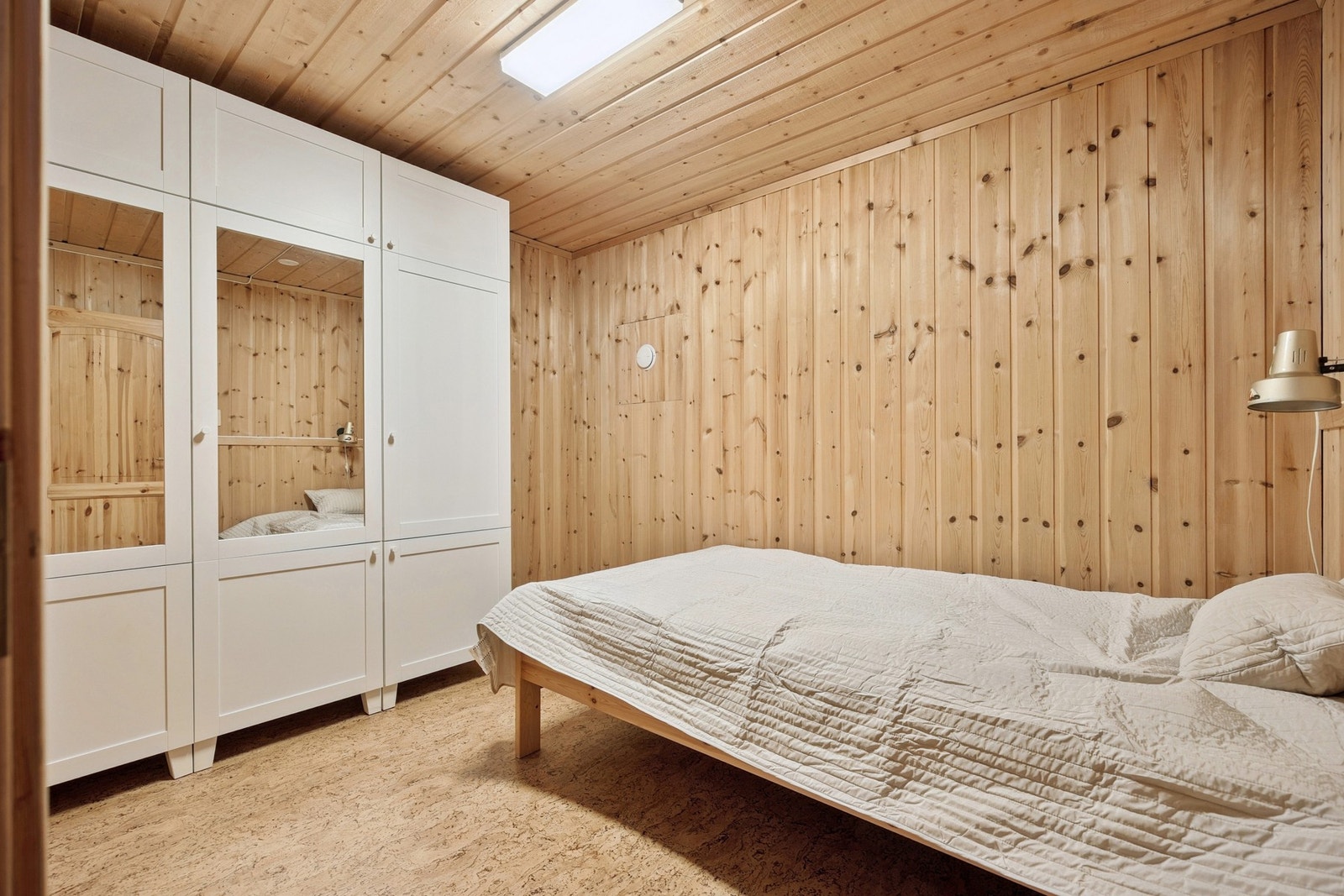 Kjellerens soverom passer godt som gjesterom eller tenåringsrom Galleribilde