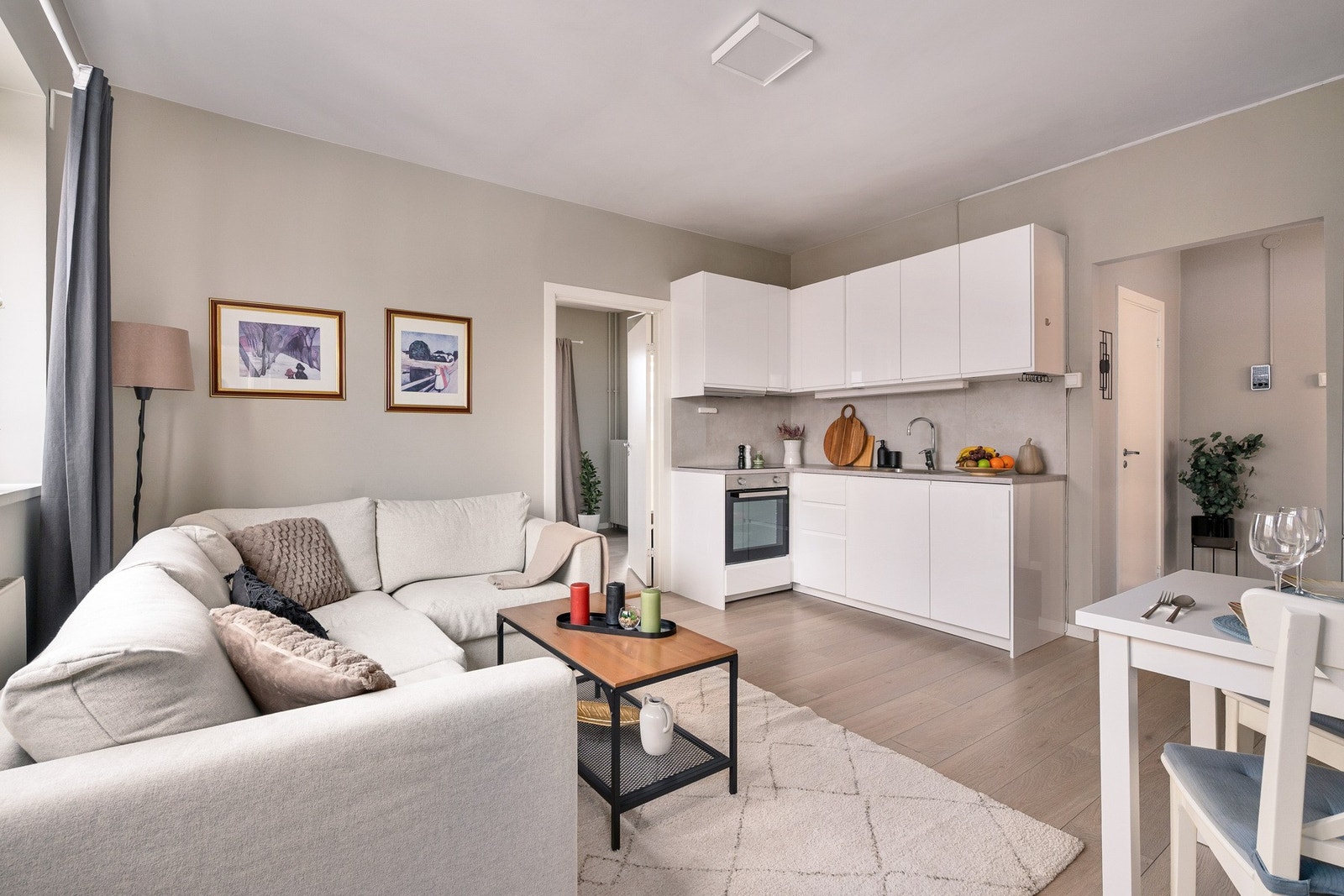 Hele leiligheten ble totalrenovert i 2022 og er godt vedlikeholdt. Her kan du flytte rett inn! Galleribilde